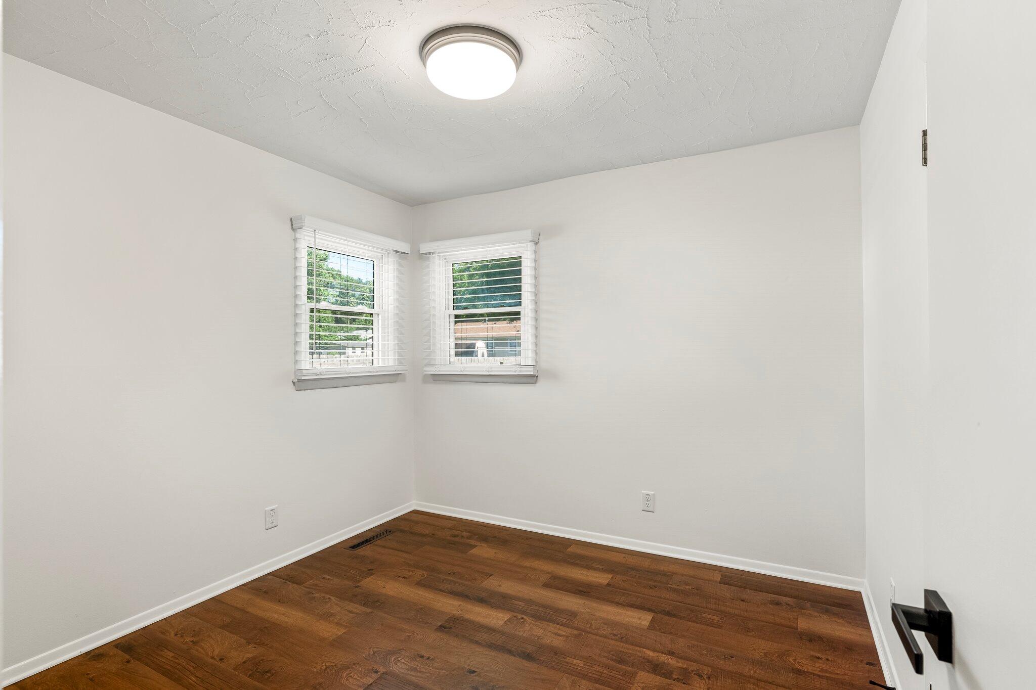 332 East Silsby Street Property Photo 24