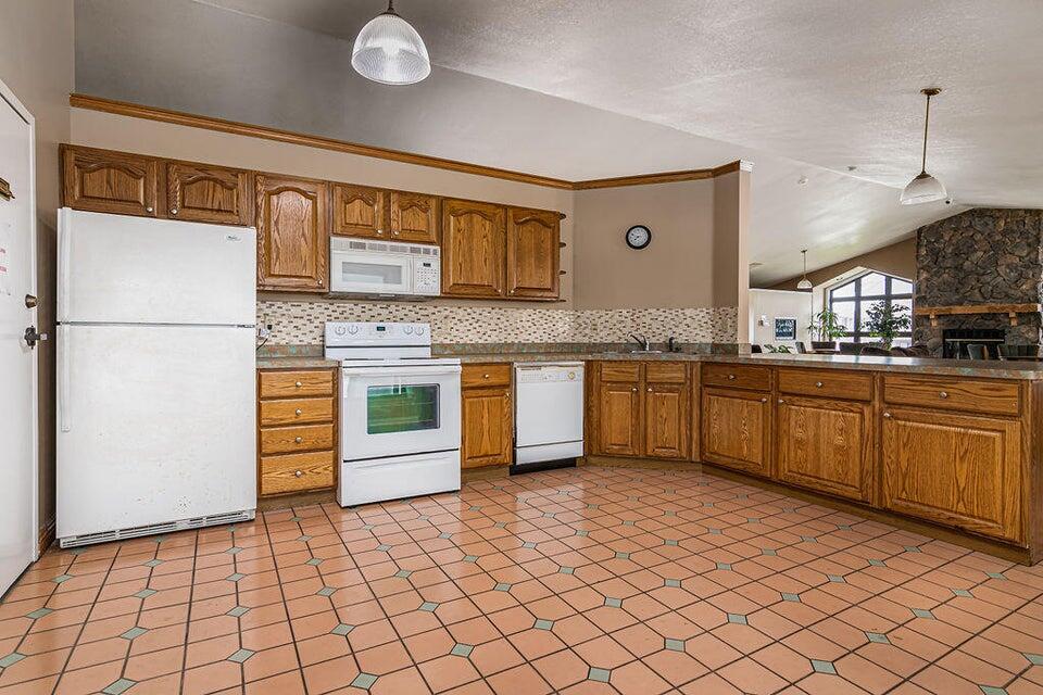 350 Wildwood Drive South Property Photo 23