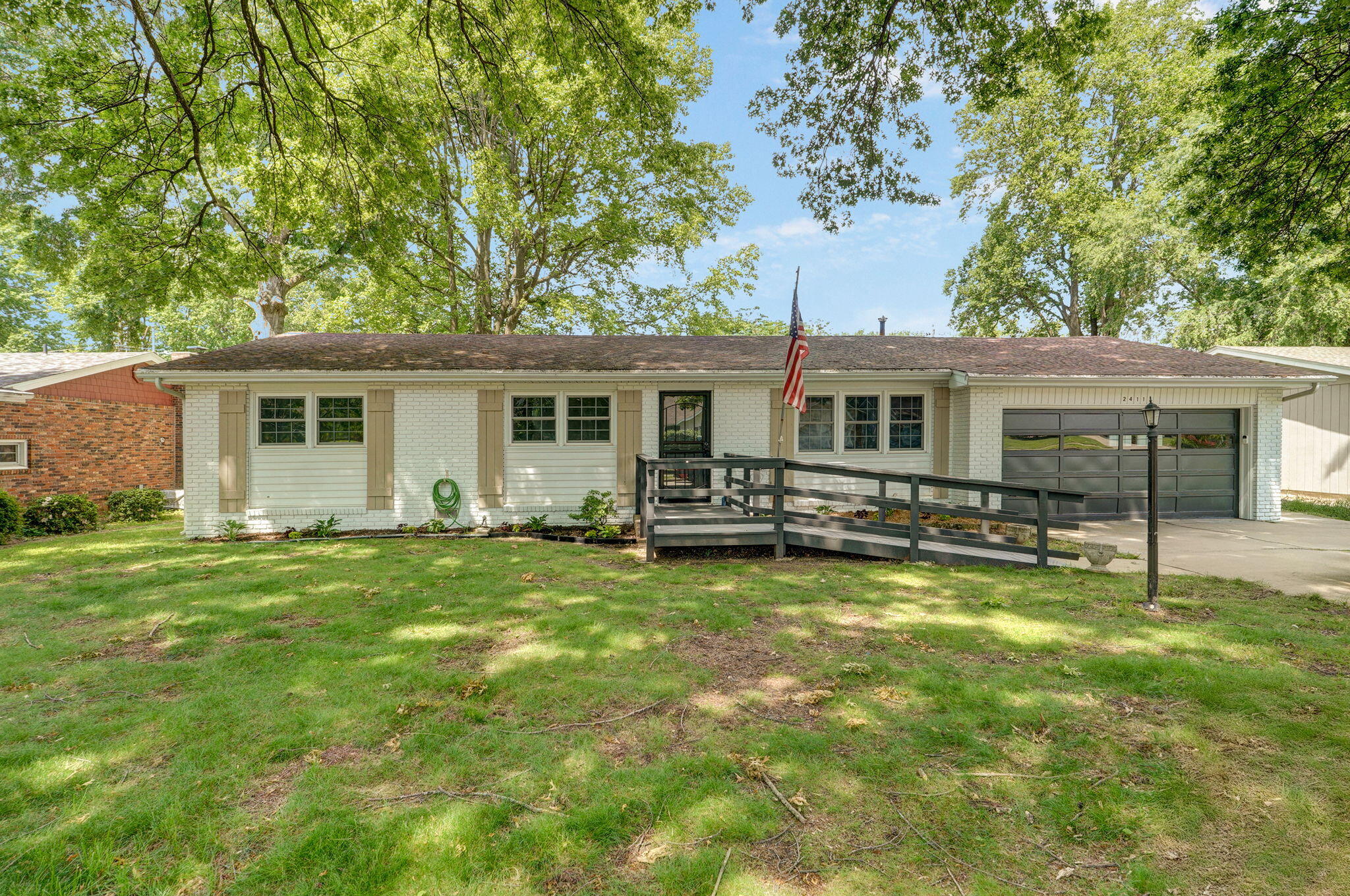 2411 South Rogers Avenue Property Photo 2