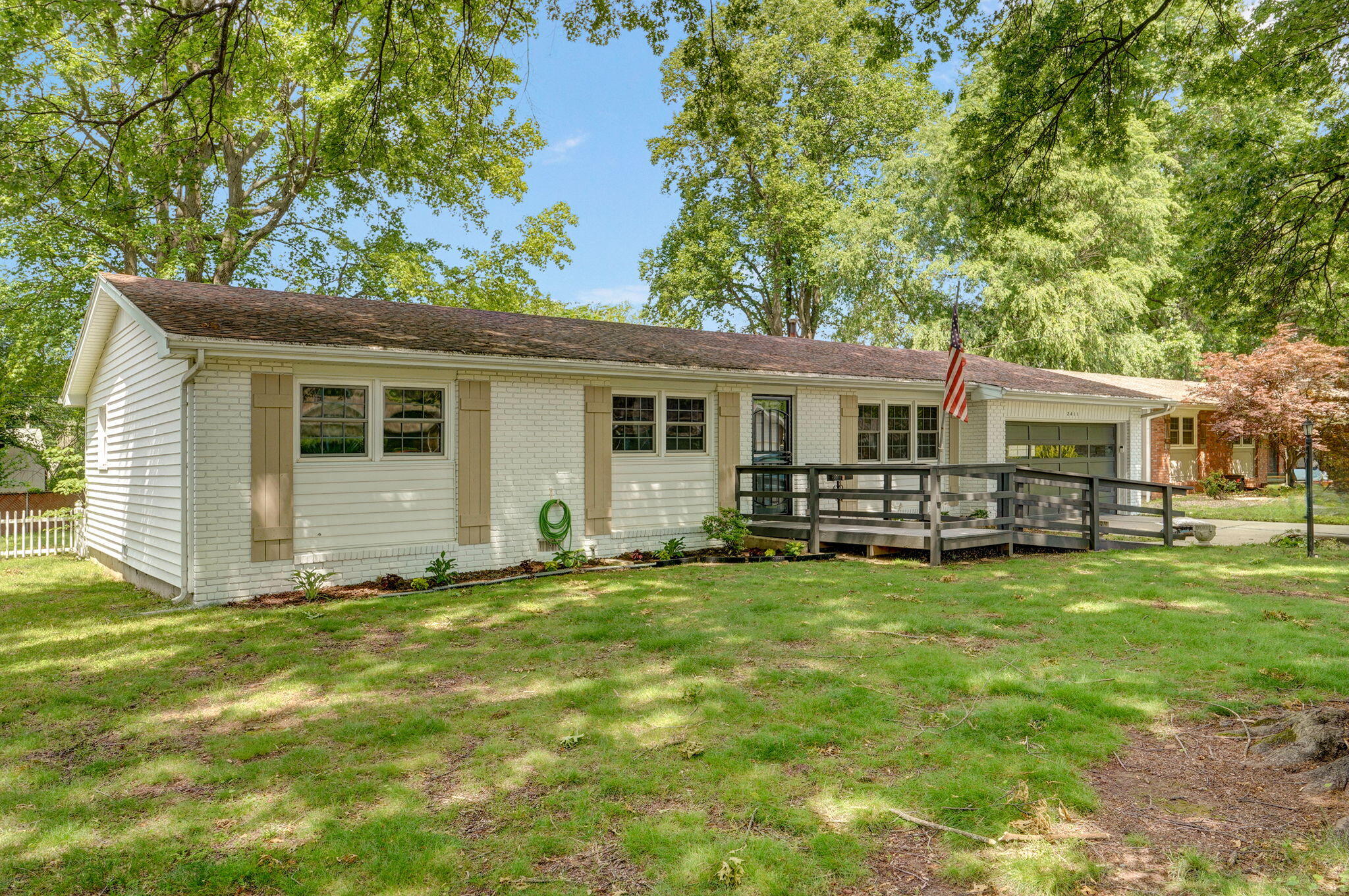 2411 South Rogers Avenue Property Photo 3