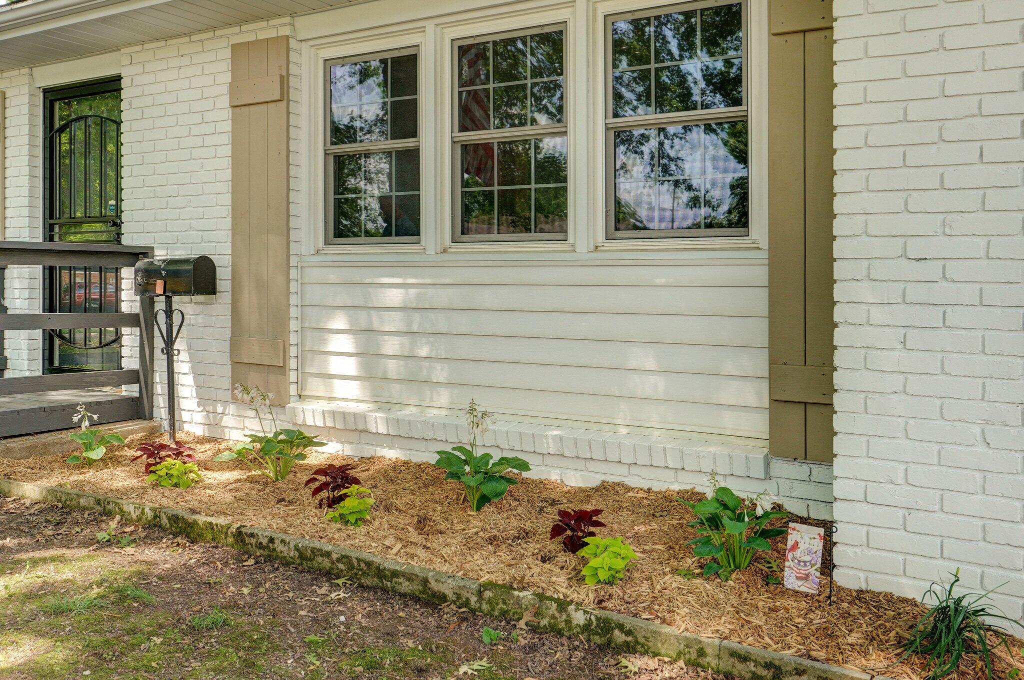 2411 South Rogers Avenue Property Photo 4
