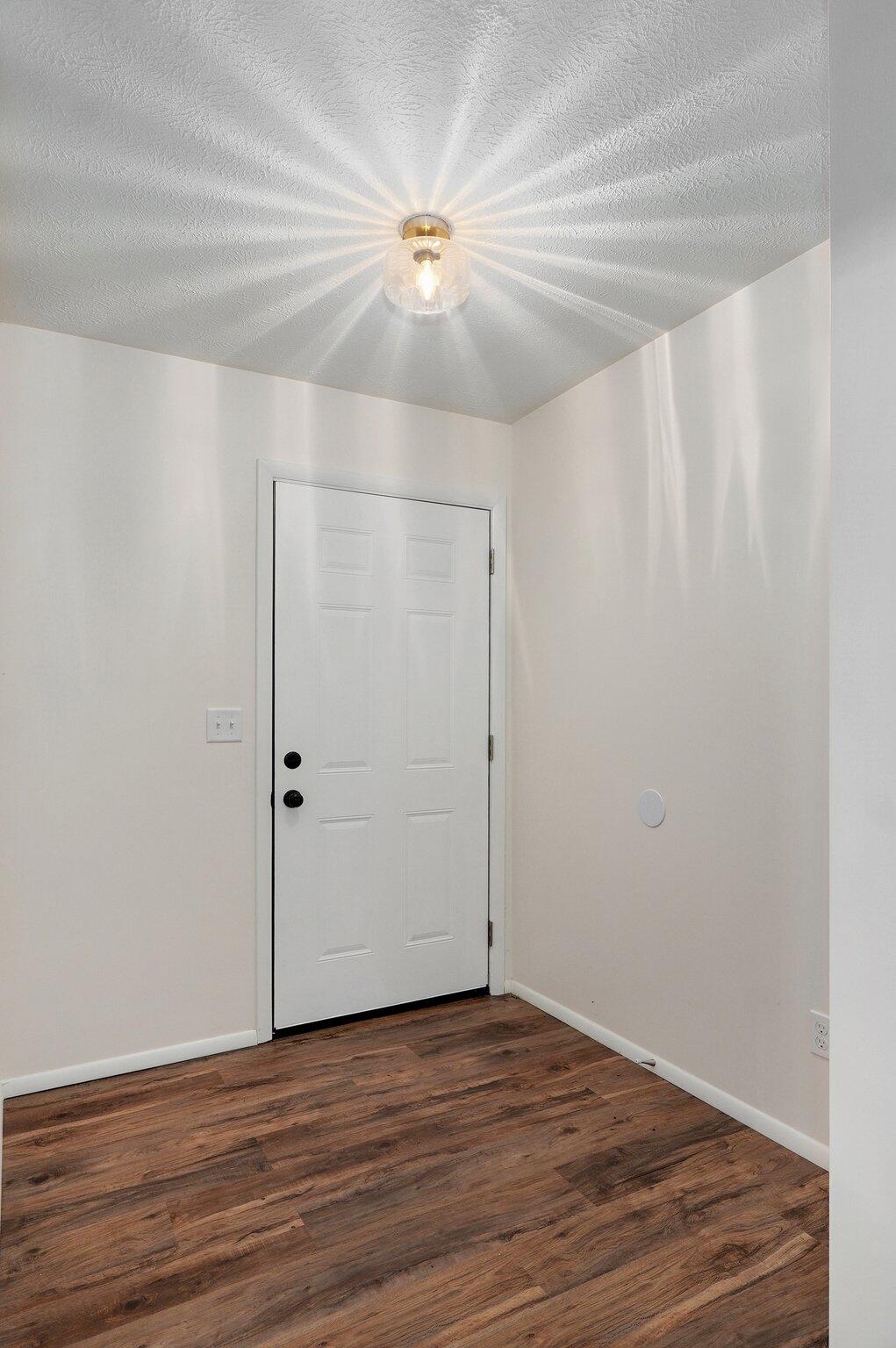 2411 South Rogers Avenue Property Photo 6