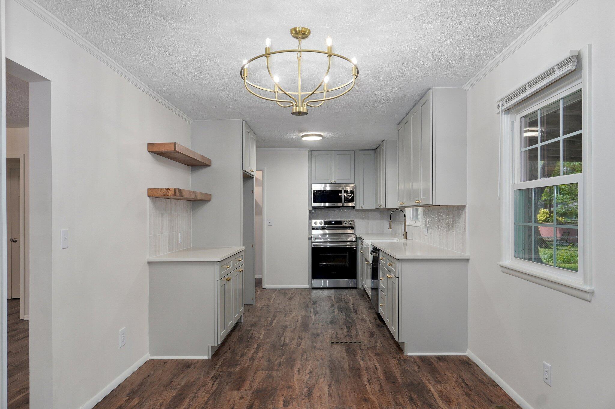 2411 South Rogers Avenue Property Photo 9