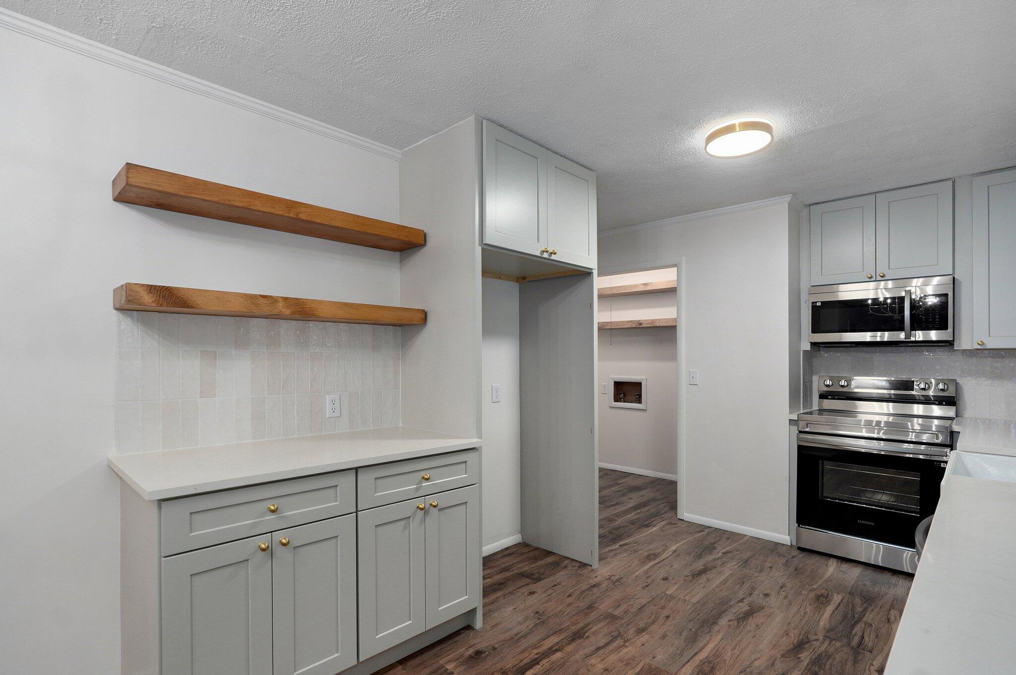 2411 South Rogers Avenue Property Photo 10