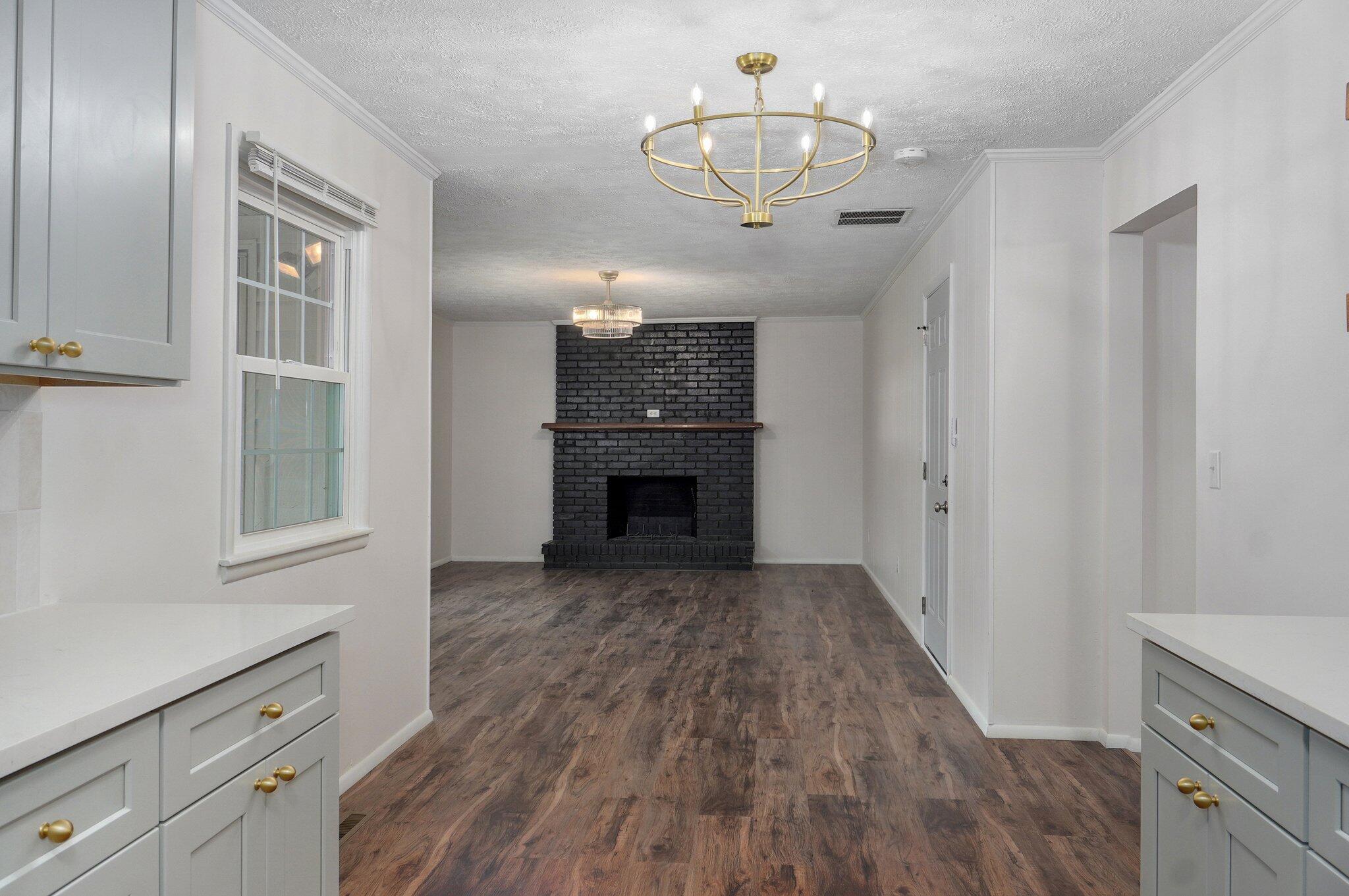 2411 South Rogers Avenue Property Photo 13