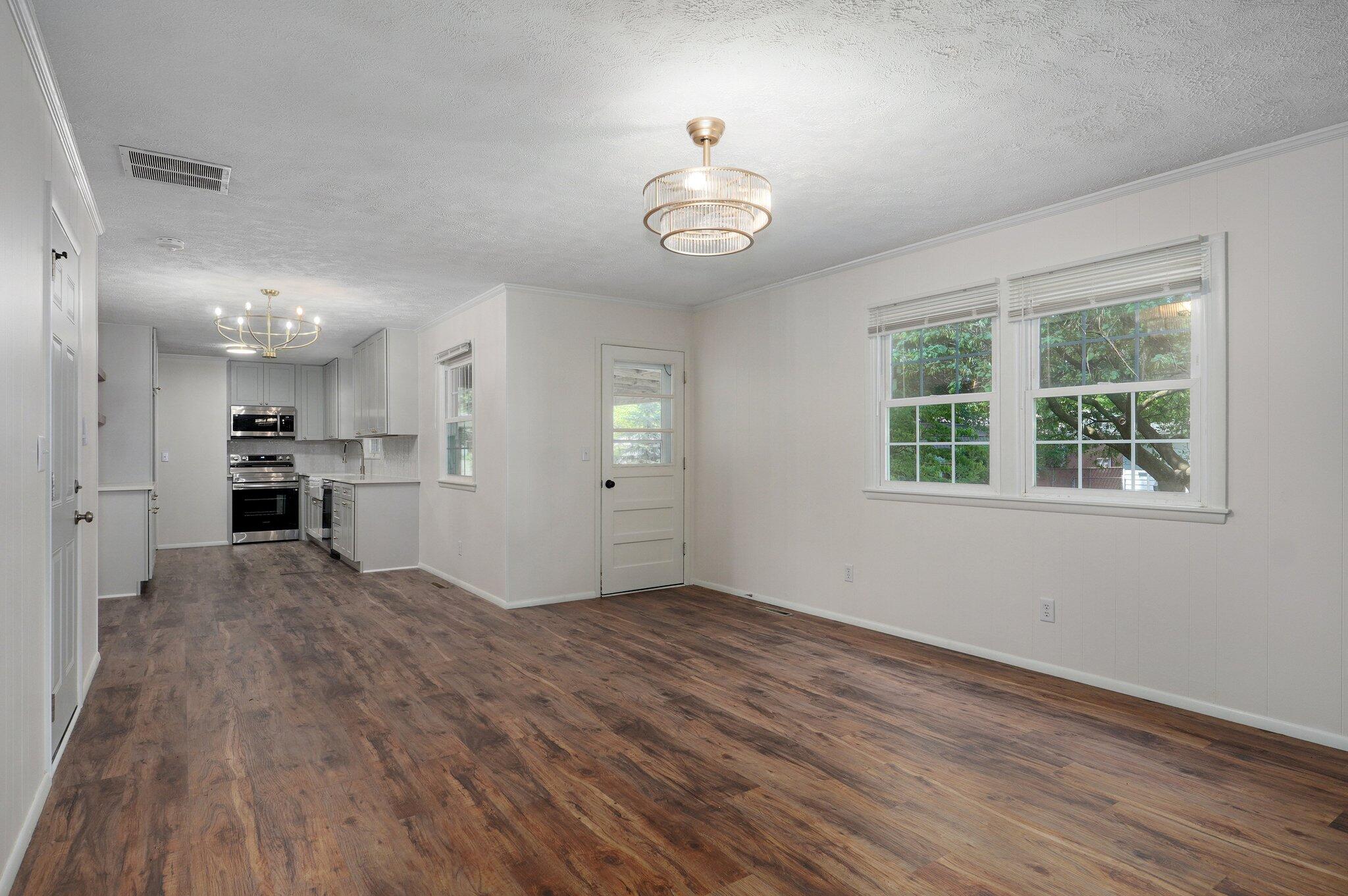 2411 South Rogers Avenue Property Photo 16