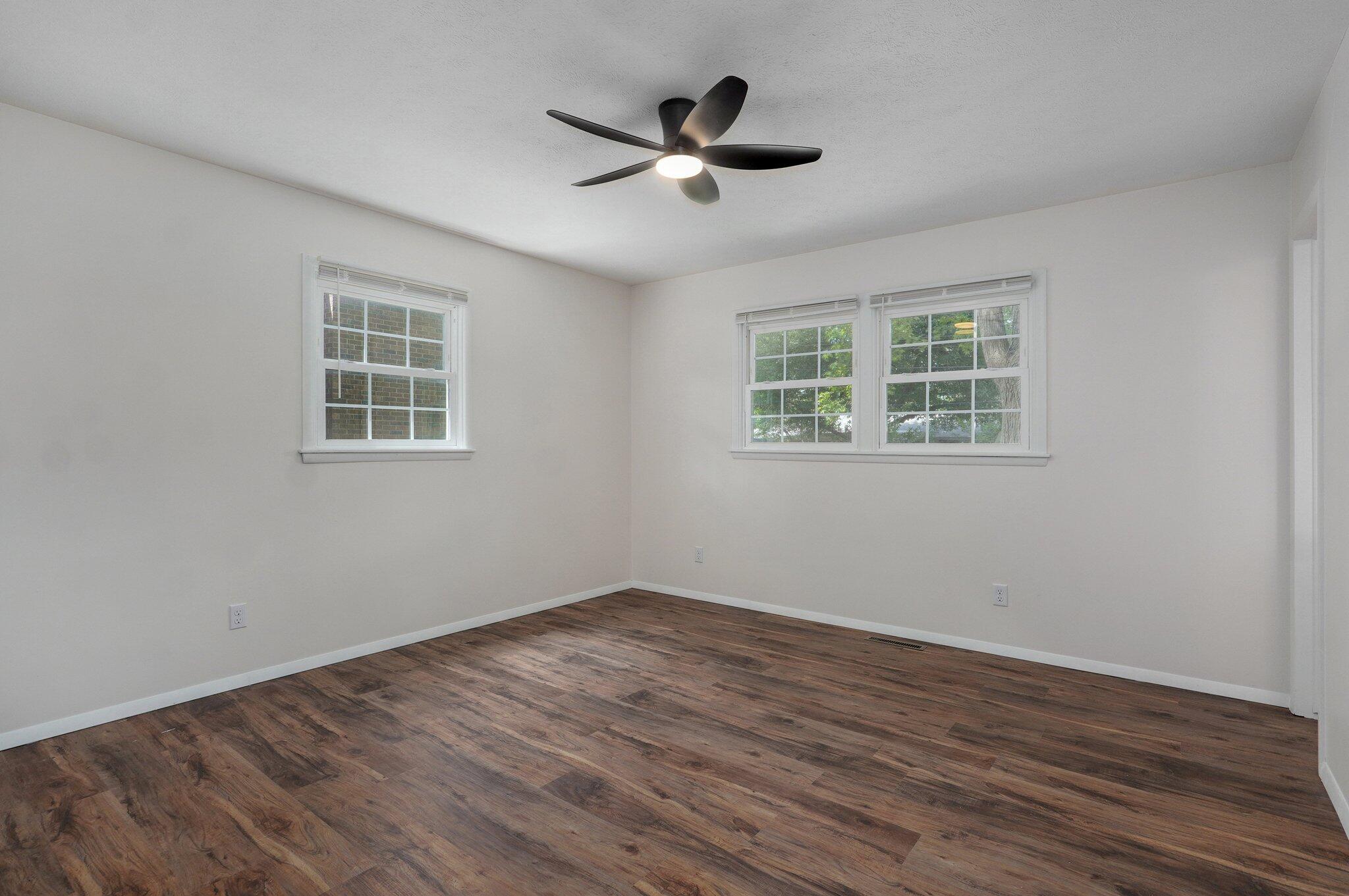 2411 South Rogers Avenue Property Photo 18