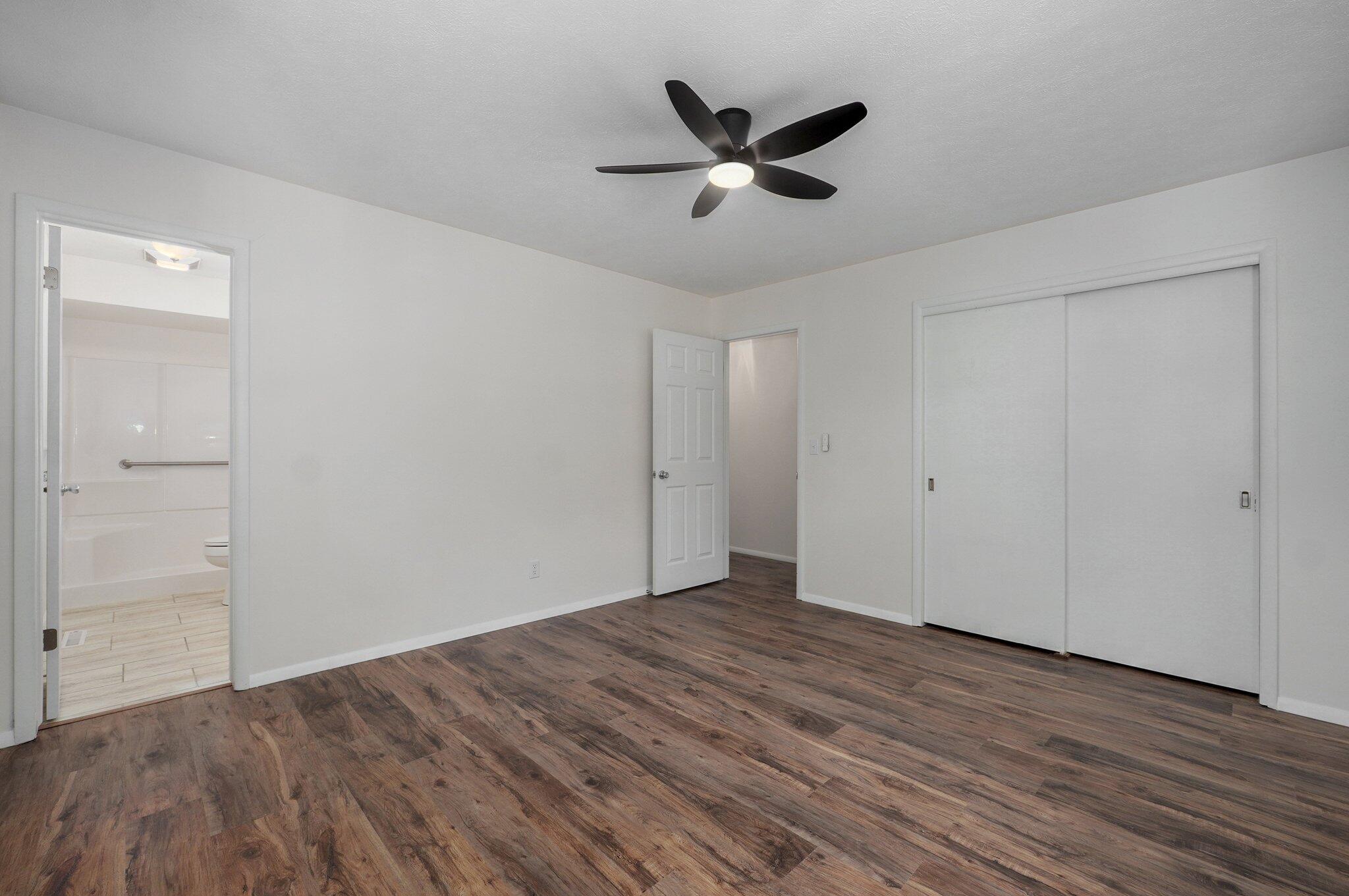 2411 South Rogers Avenue Property Photo 19