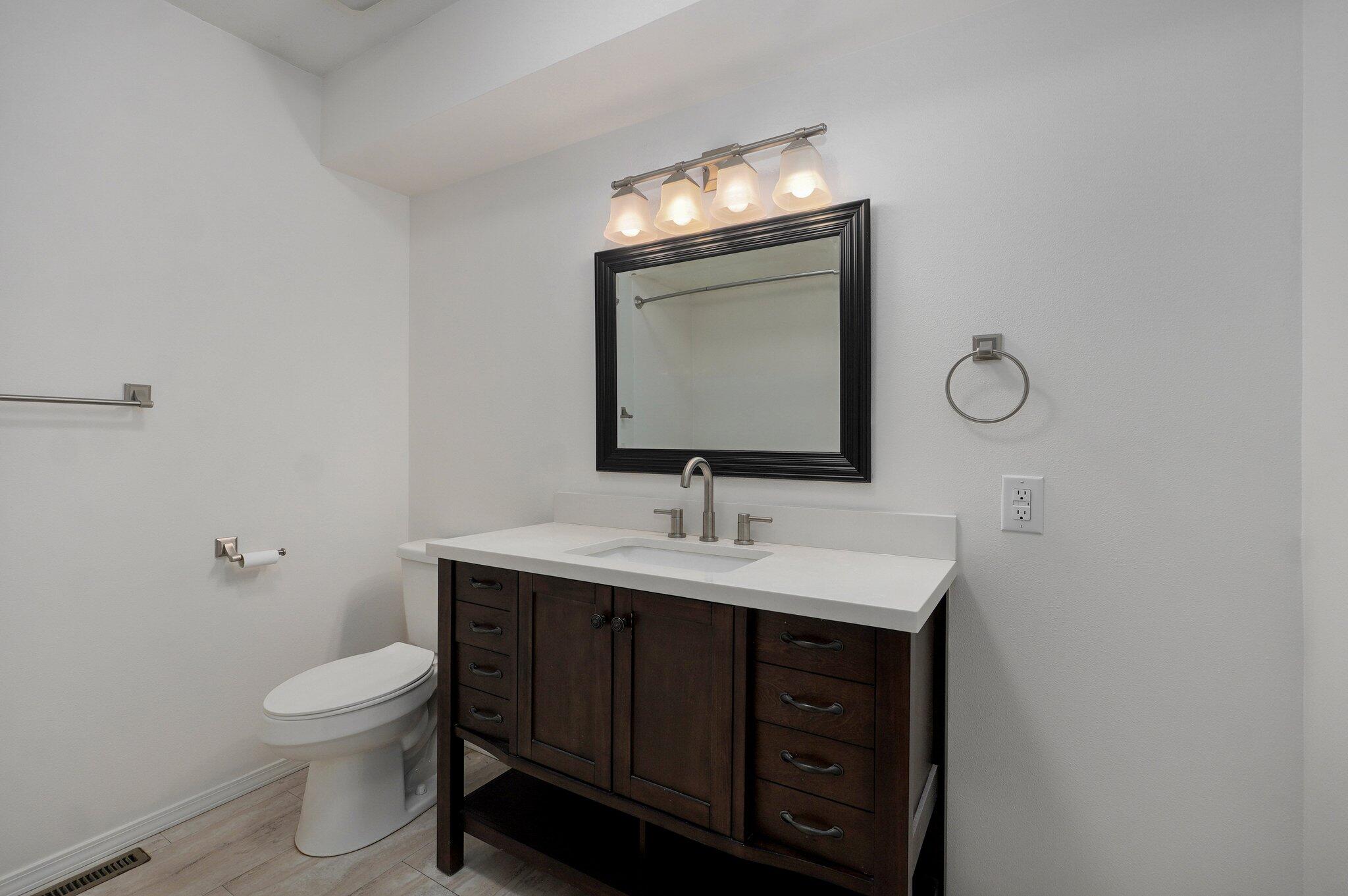 2411 South Rogers Avenue Property Photo 23