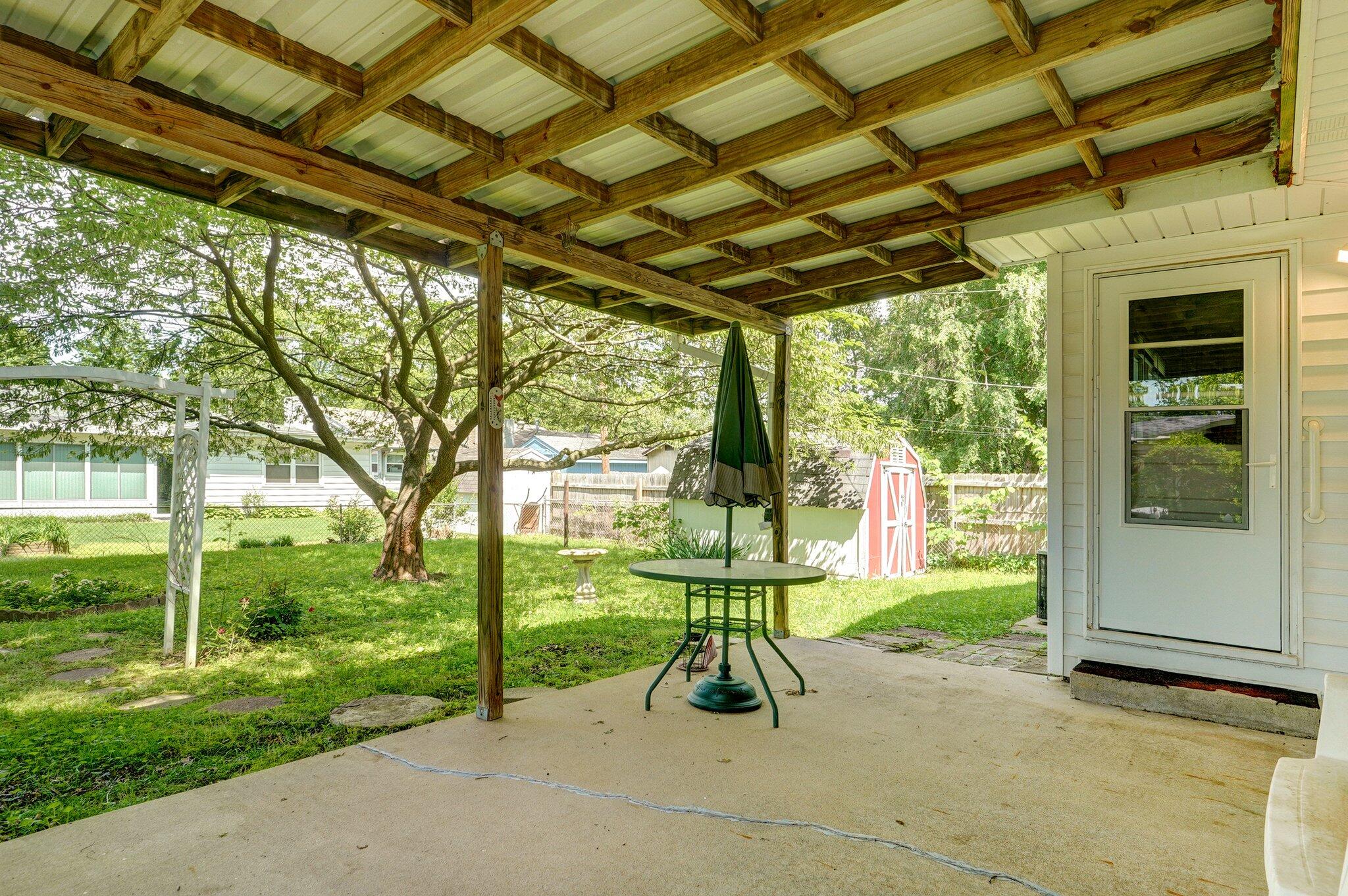 2411 South Rogers Avenue Property Photo 26