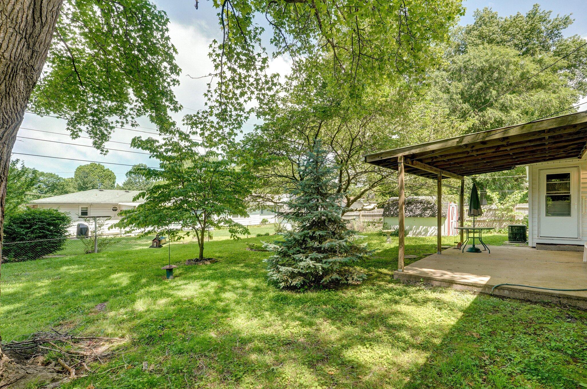 2411 South Rogers Avenue Property Photo 27