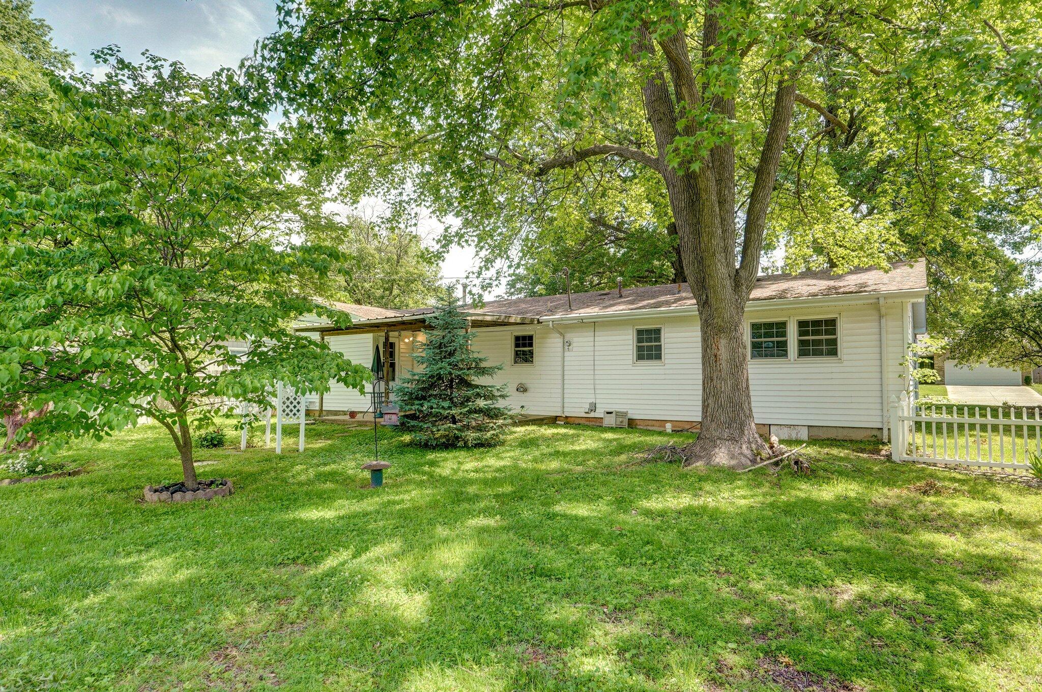 2411 South Rogers Avenue Property Photo 28