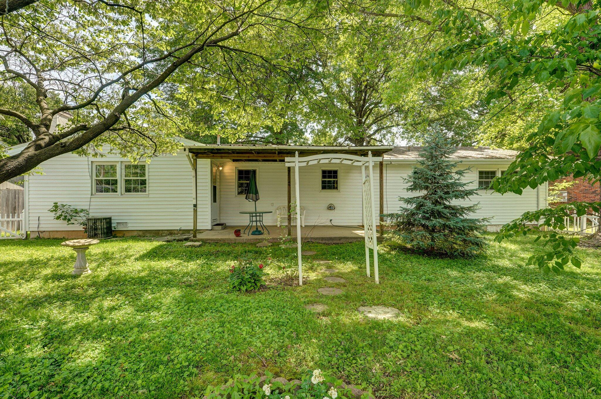 2411 South Rogers Avenue Property Photo 29