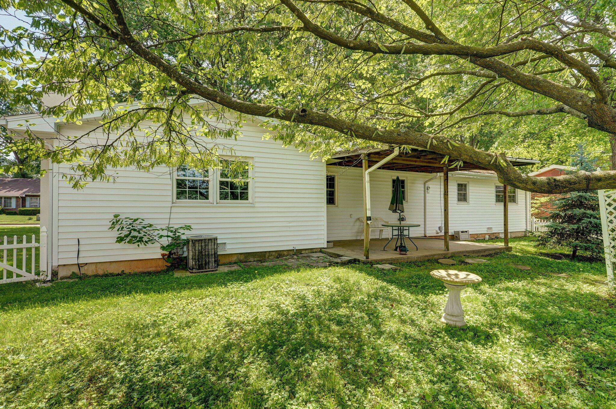 2411 South Rogers Avenue Property Photo 30