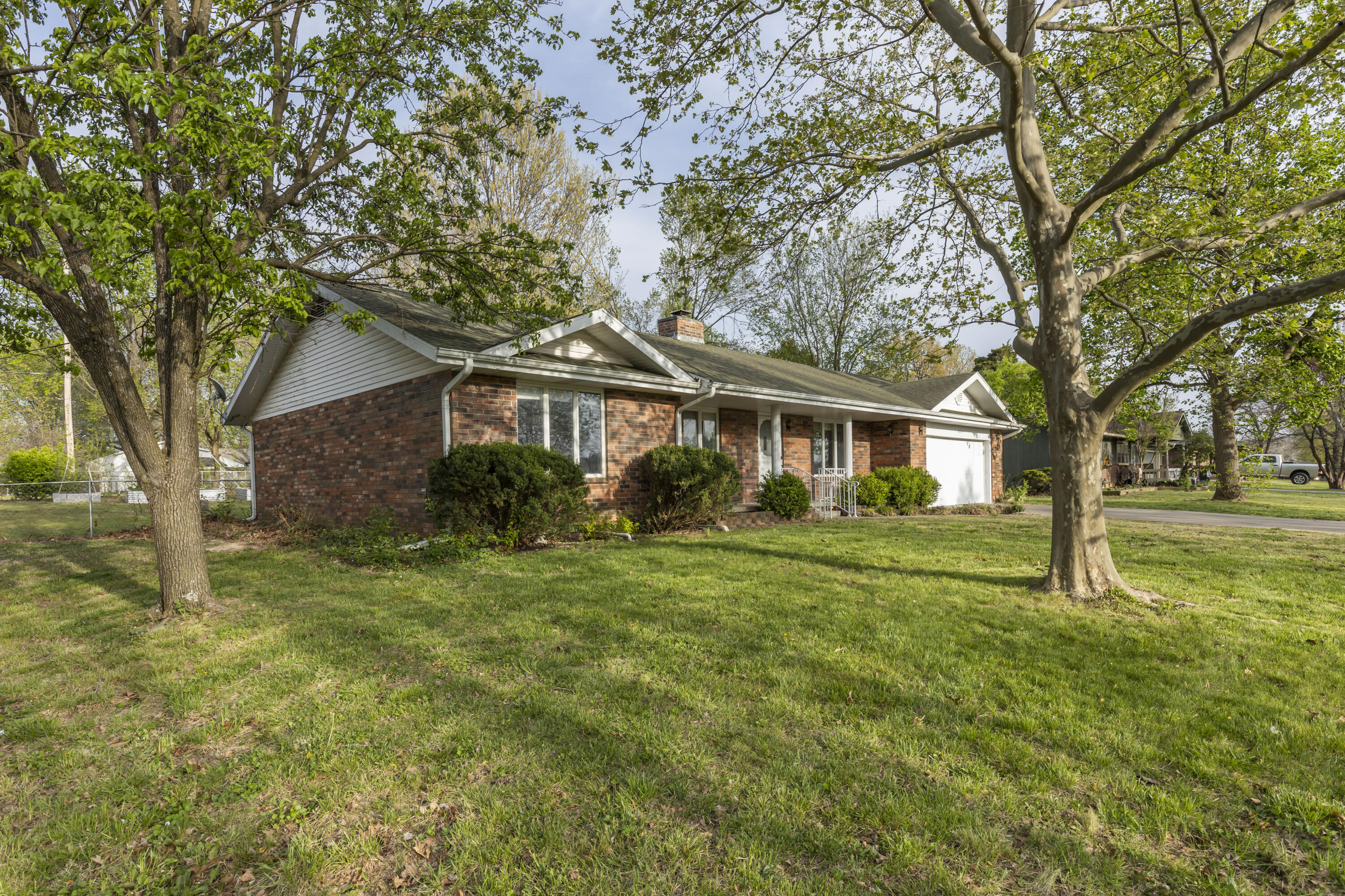 824 Highland Drive Property Photo 1