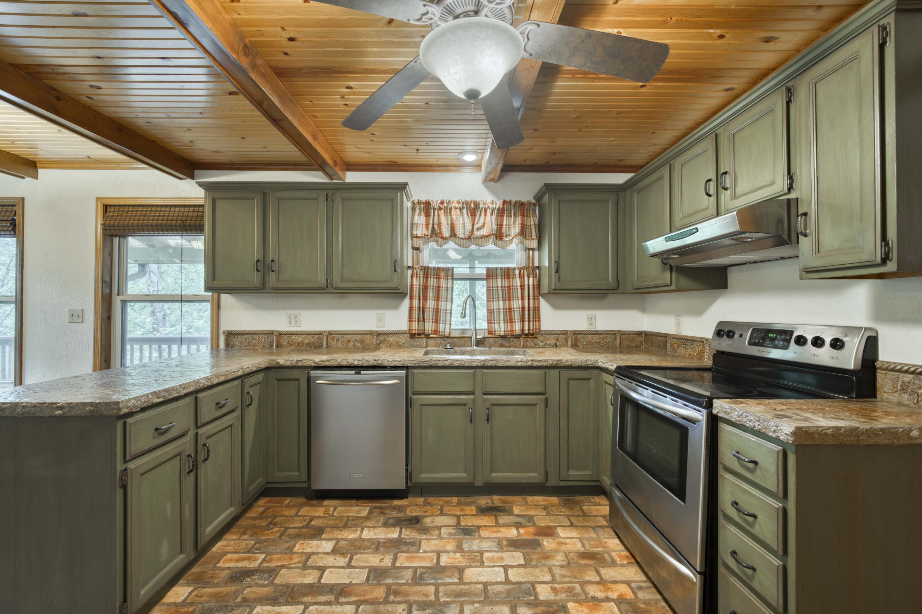 224 Loveland Drive Property Photo 10
