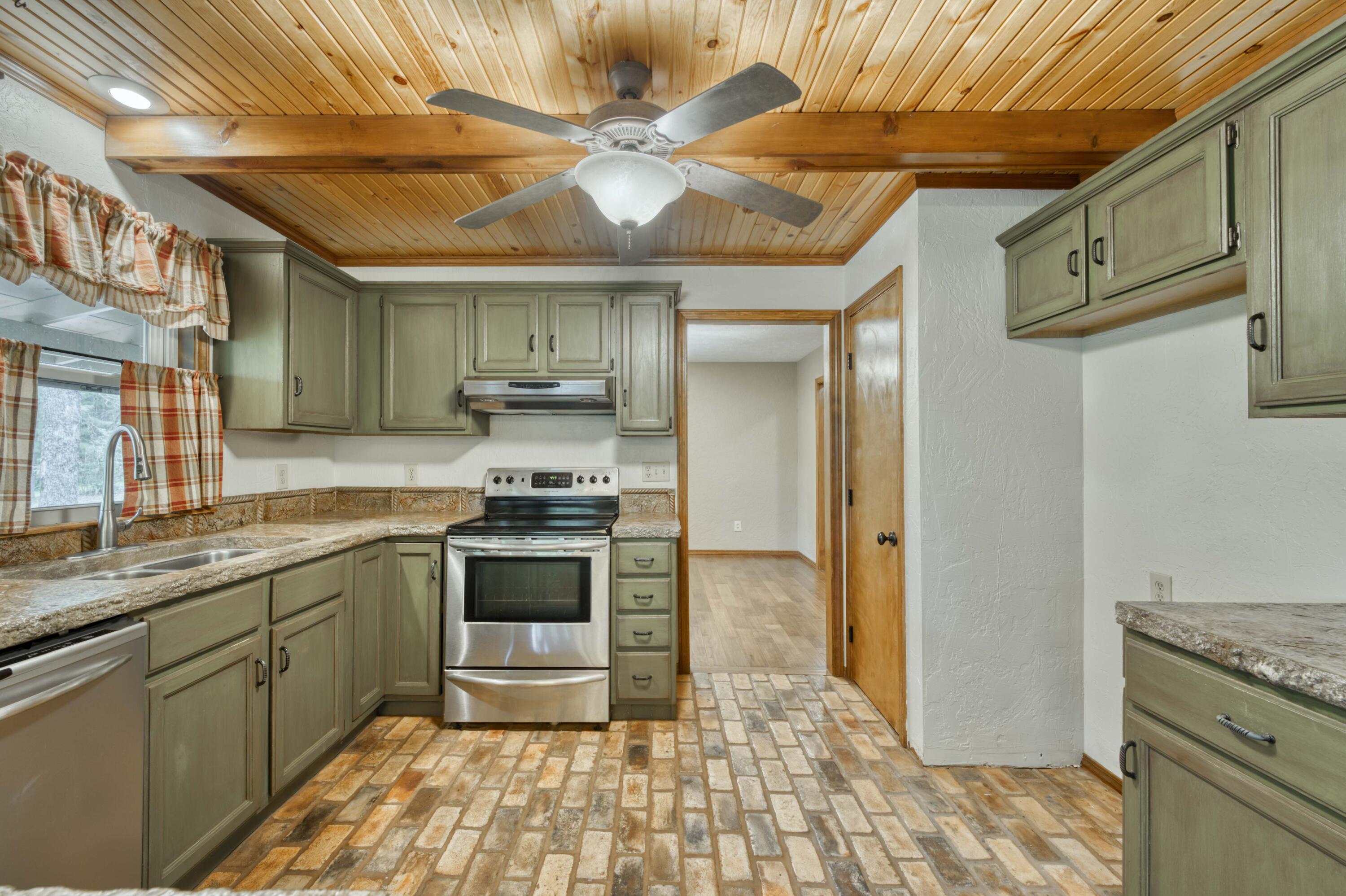 224 Loveland Drive Property Photo 11