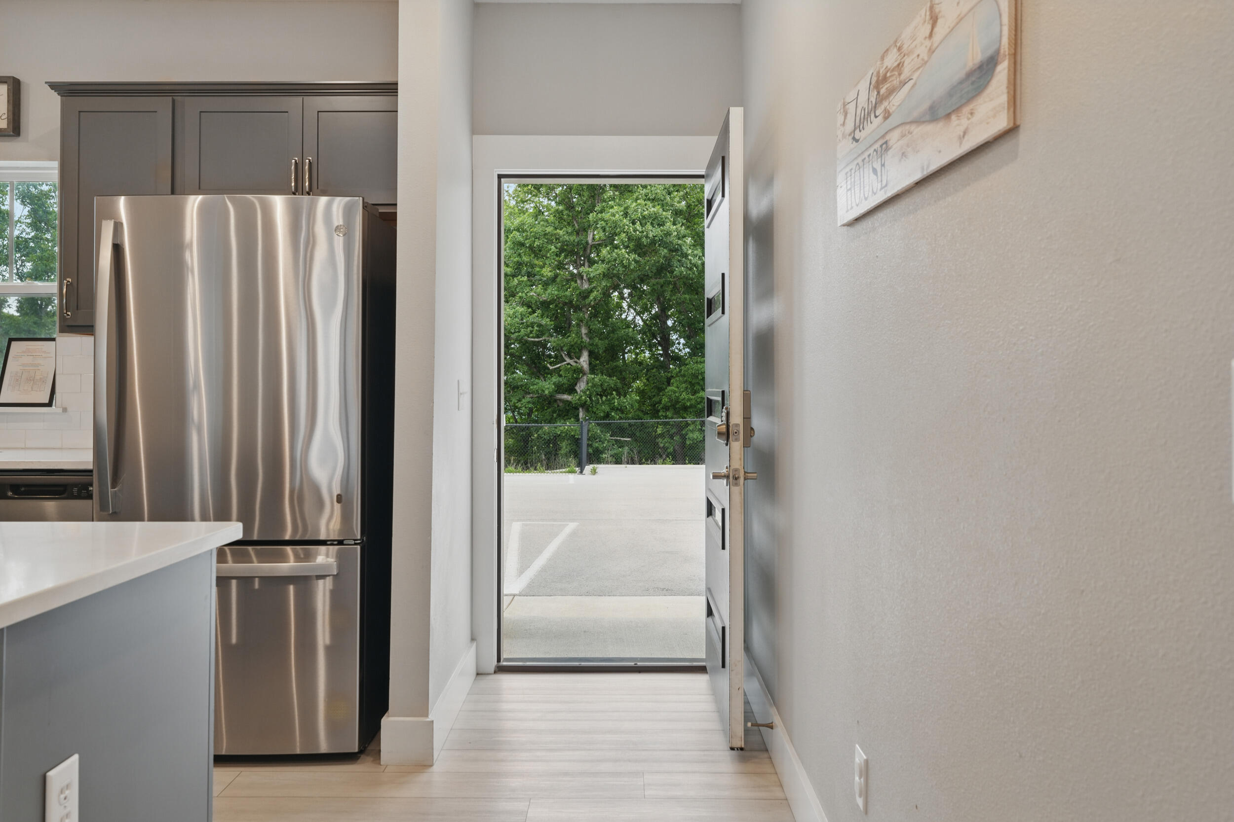 232 Chateau Mountain Hilltop Way Property Photo 3