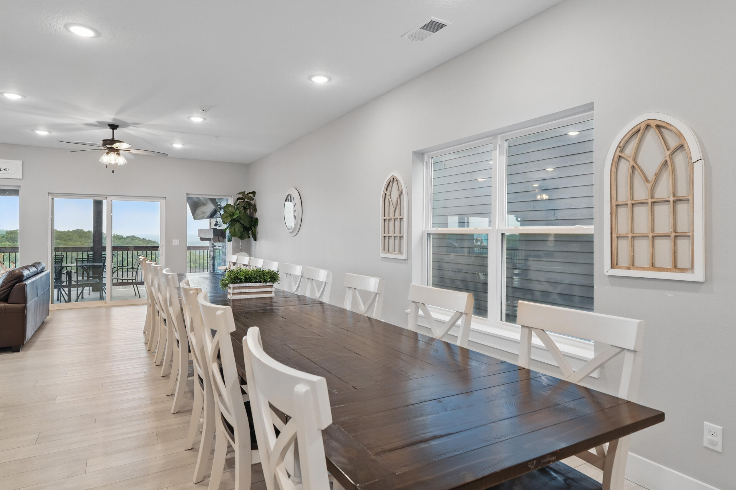 232 Chateau Mountain Hilltop Way Property Photo 12