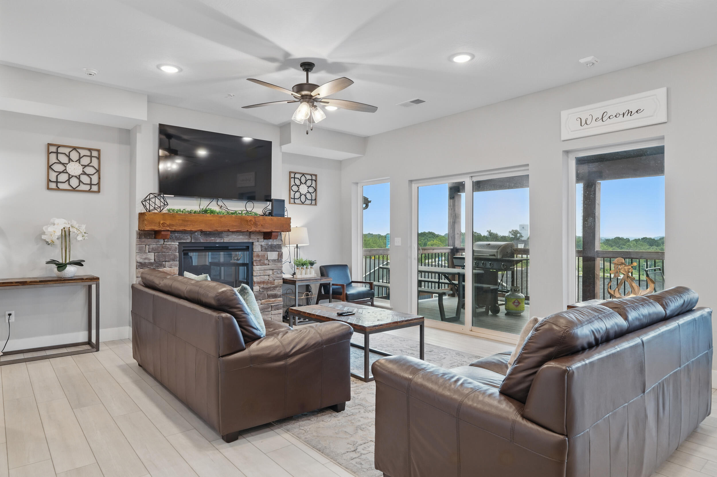 232 Chateau Mountain Hilltop Way Property Photo 14