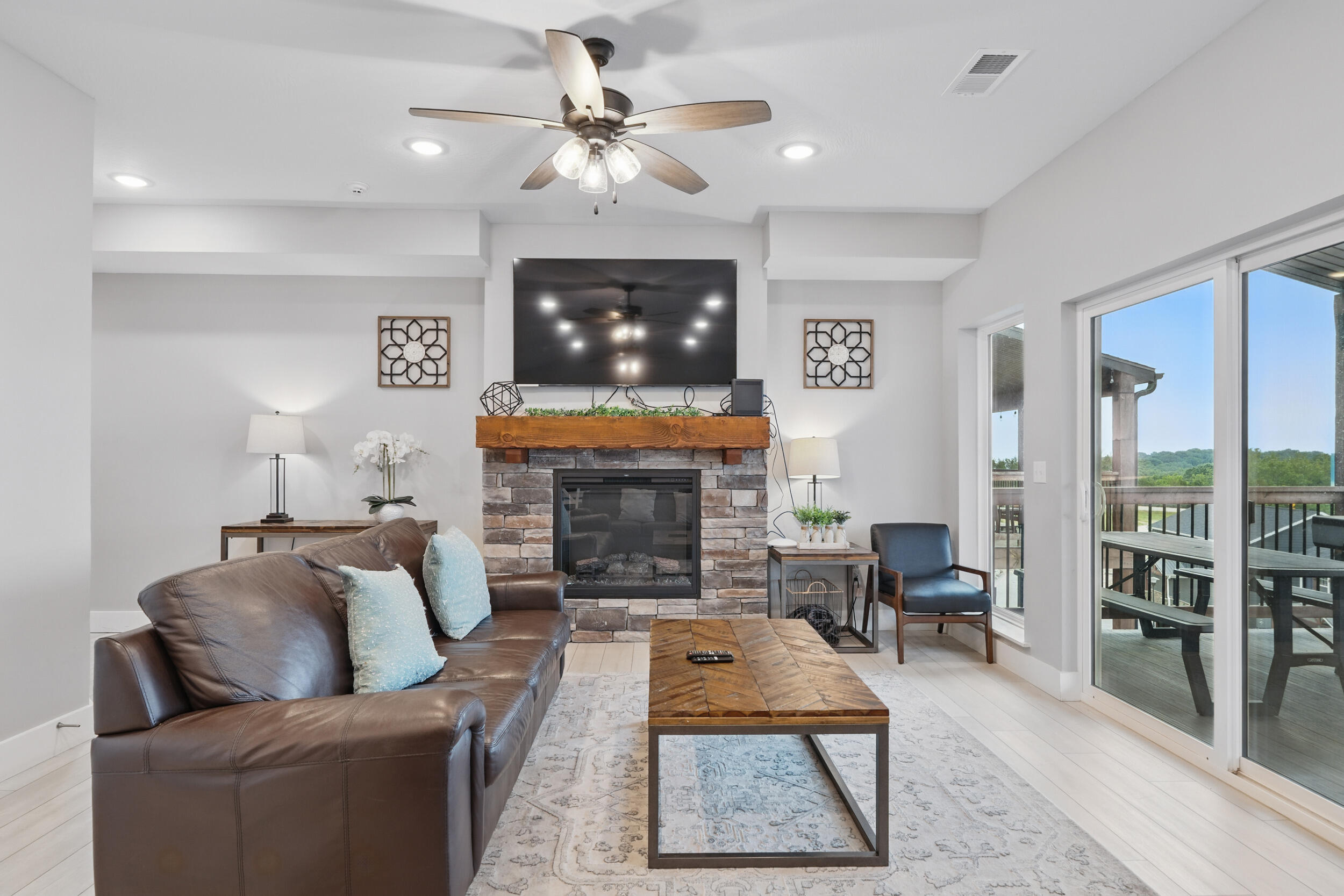 232 Chateau Mountain Hilltop Way Property Photo 14