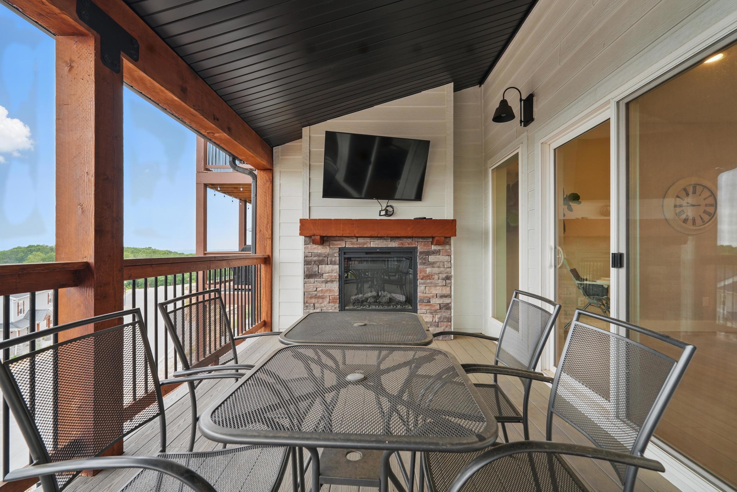 232 Chateau Mountain Hilltop Way Property Photo 22