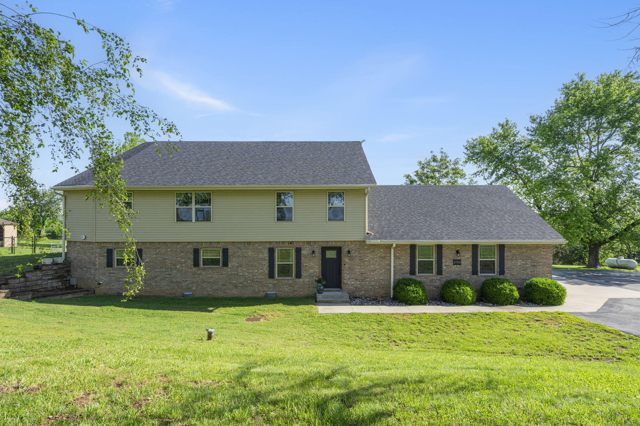 6755 West Farm Road 194 Property Photo 3