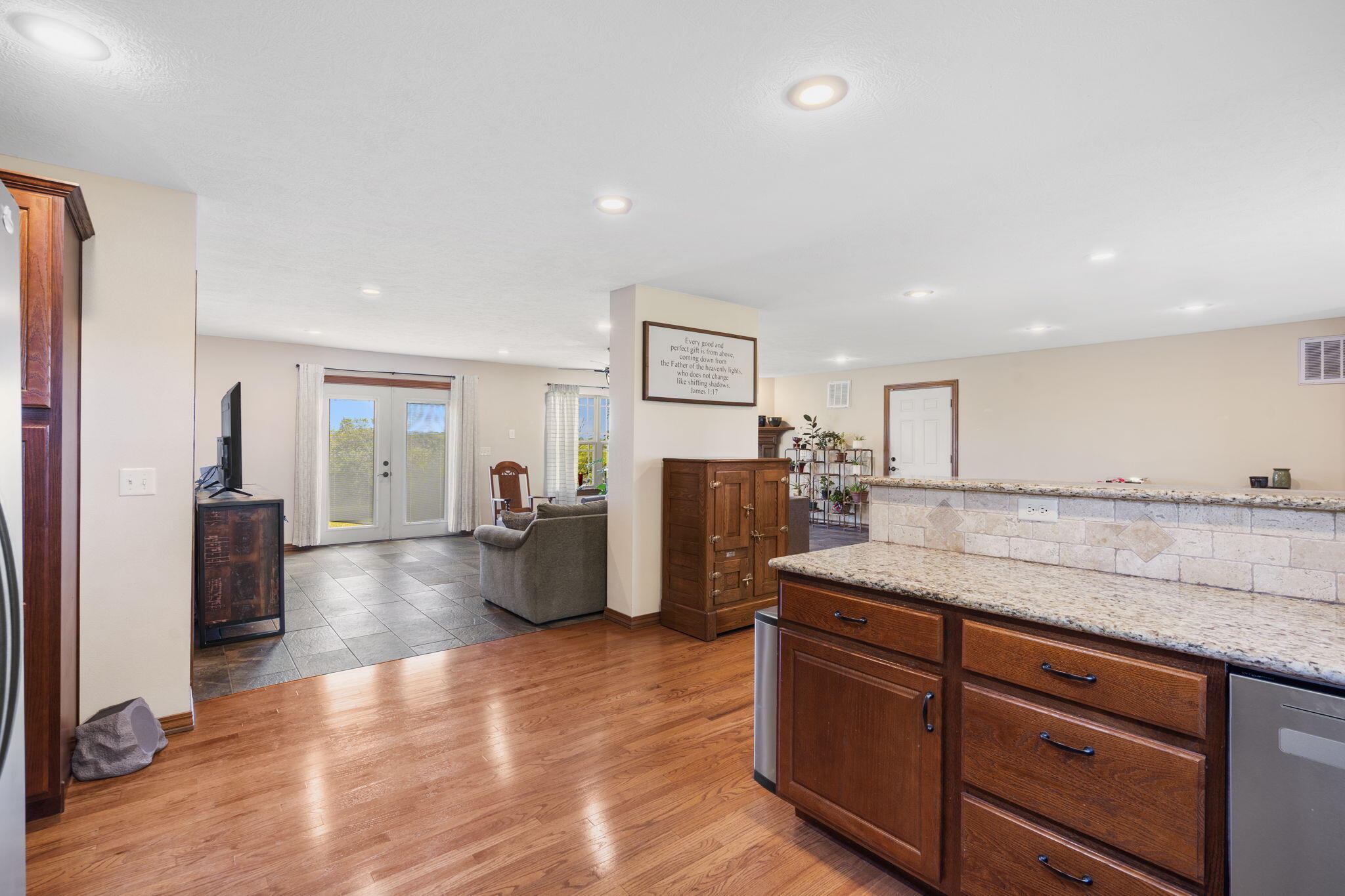 6755 West Farm Road 194 Property Photo 11