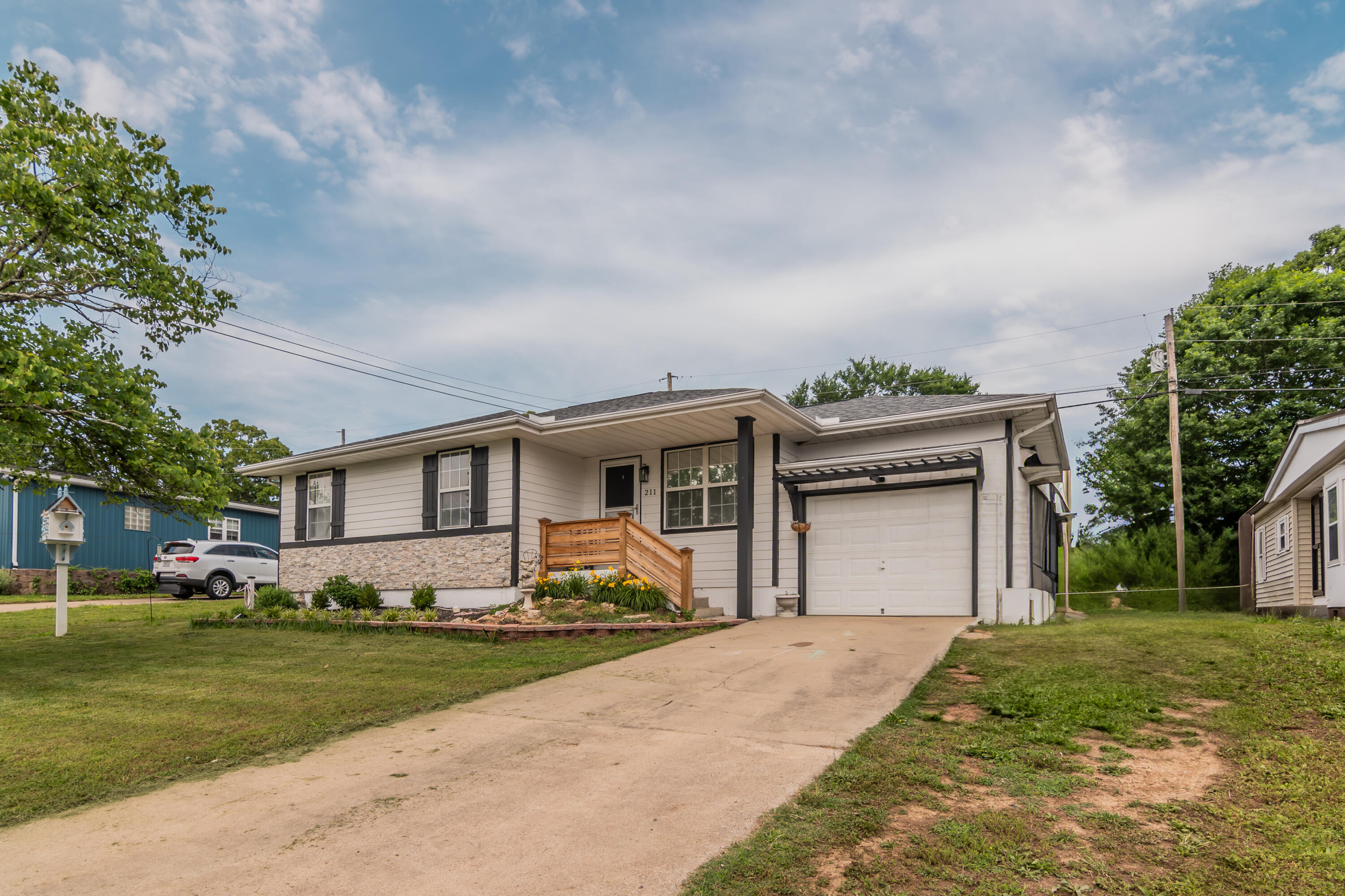 211 Spring Meadows Parkway Property Photo 2