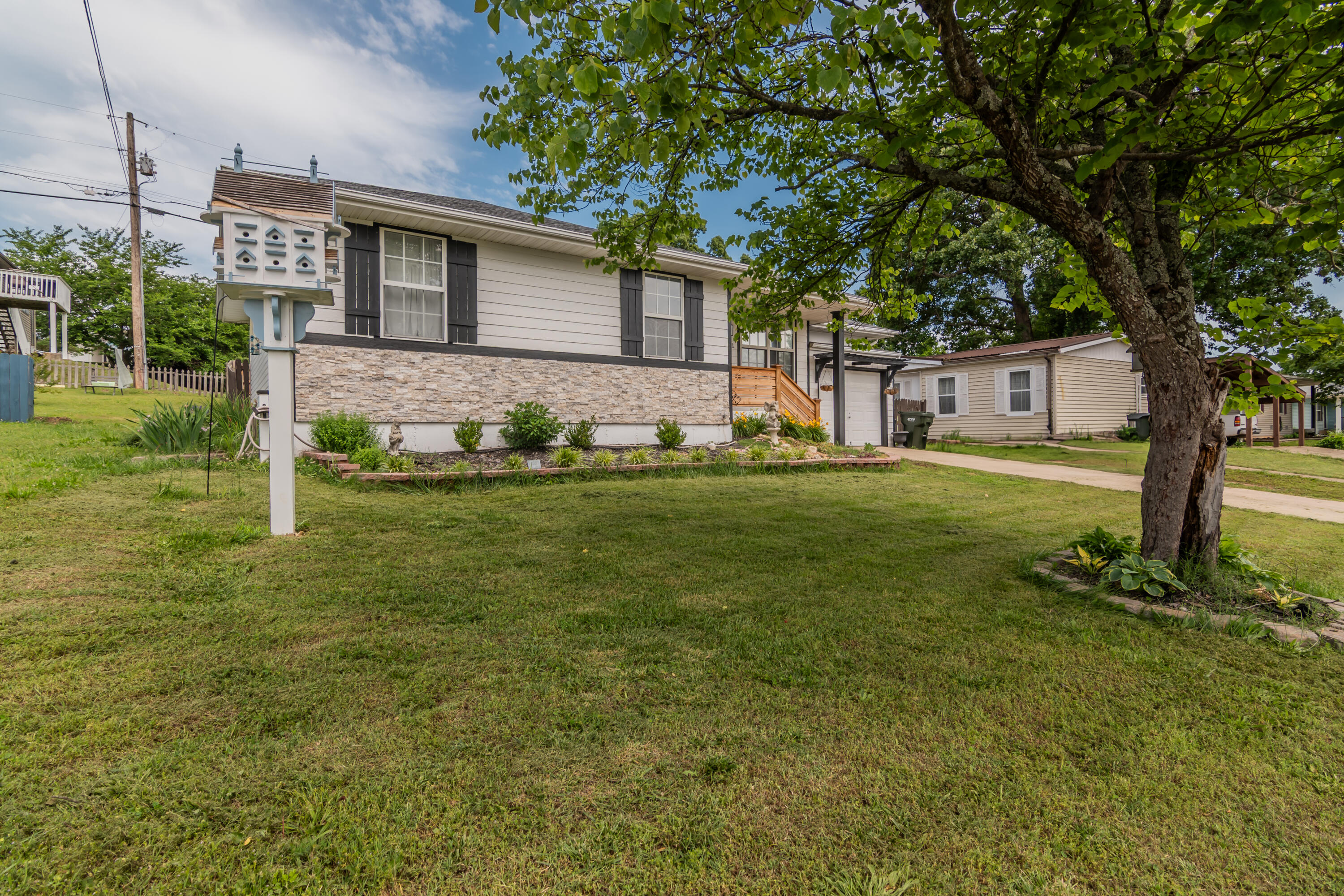 211 Spring Meadows Parkway Property Photo 3