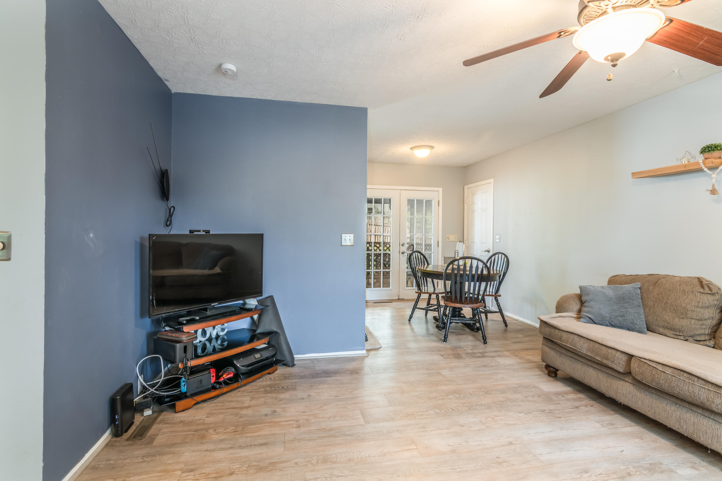 211 Spring Meadows Parkway Property Photo 5