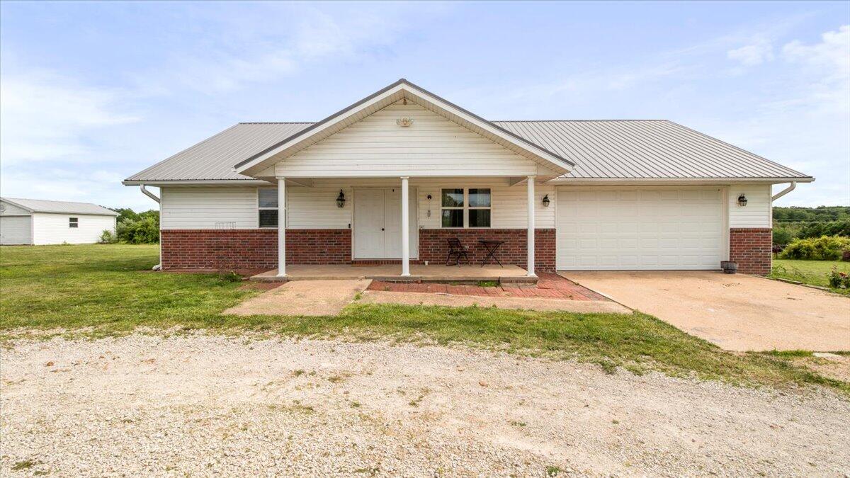8750 Deerfield Road Property Photo 2