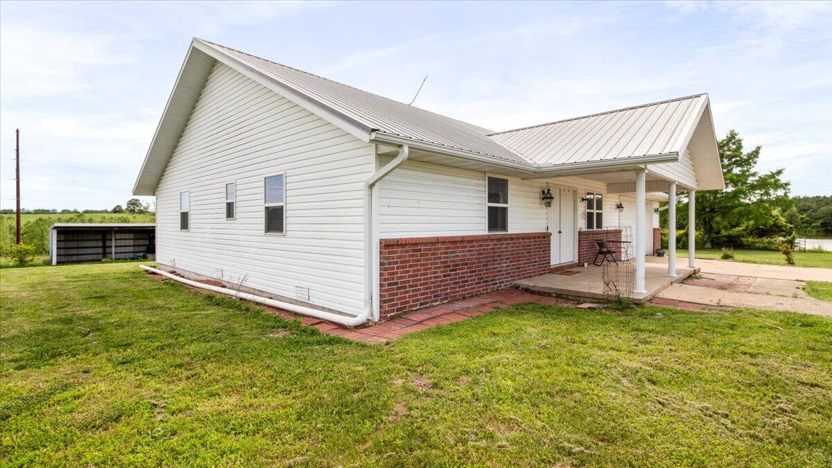8750 Deerfield Road Property Photo 10