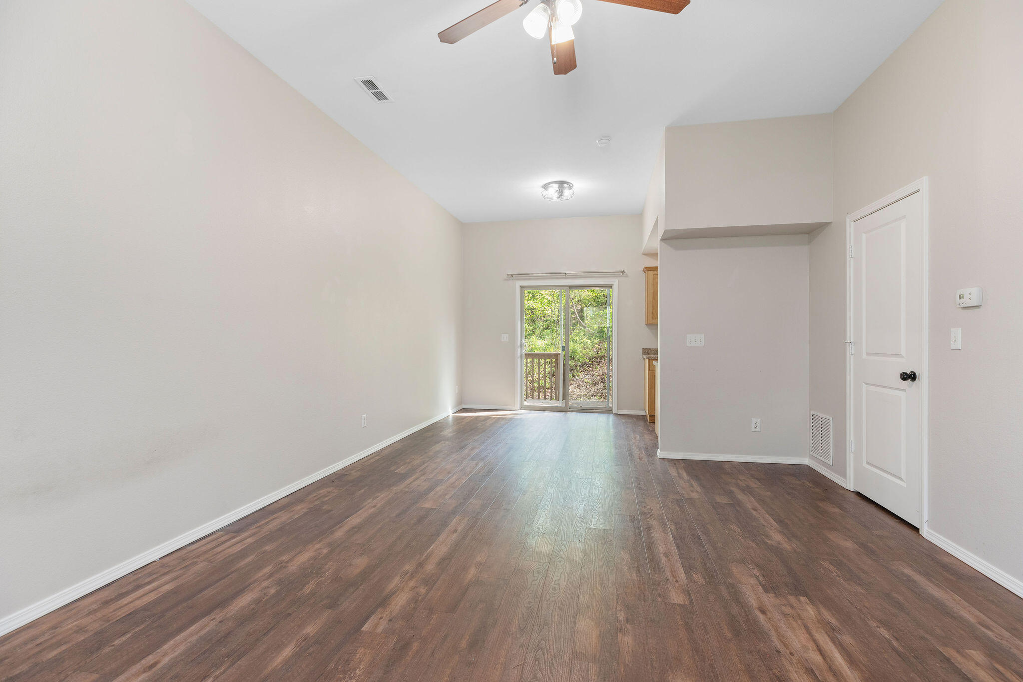 1297 Hillcrest Place Property Photo 4