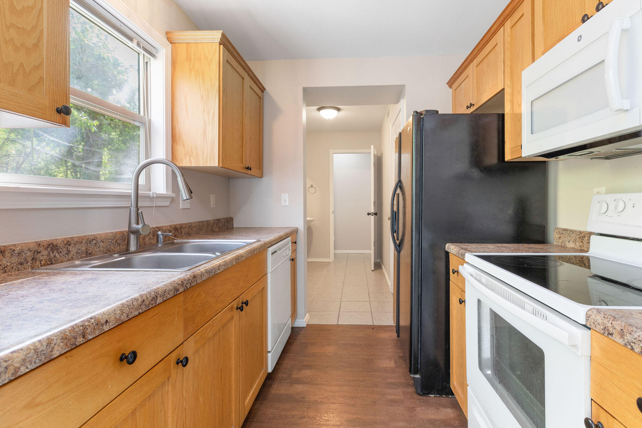 1297 Hillcrest Place Property Photo 6