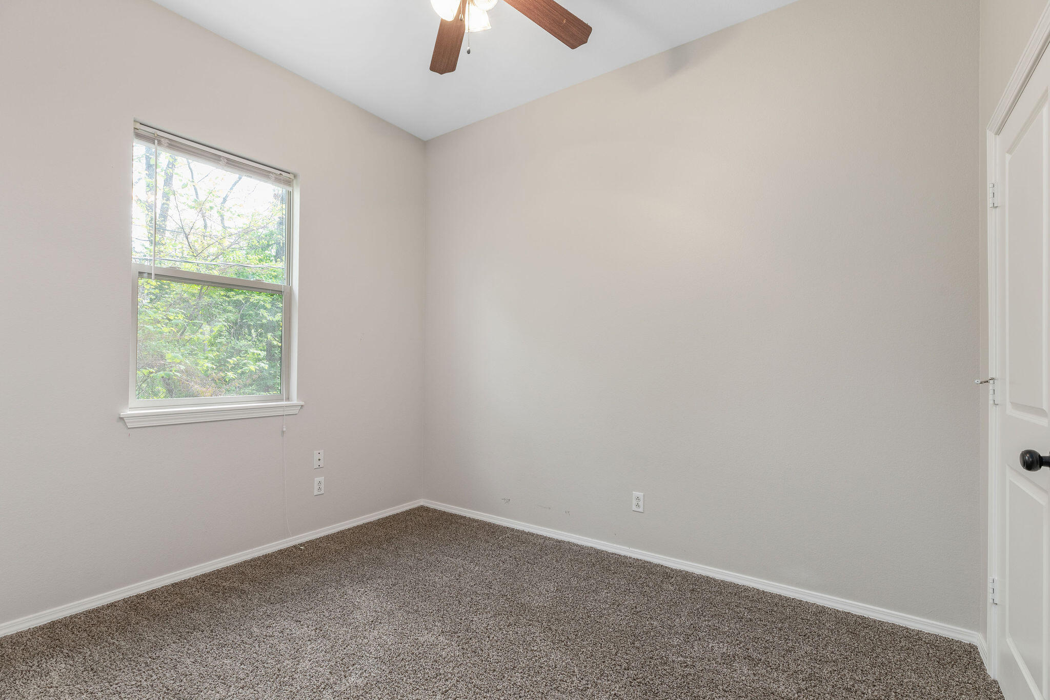 1297 Hillcrest Place Property Photo 10