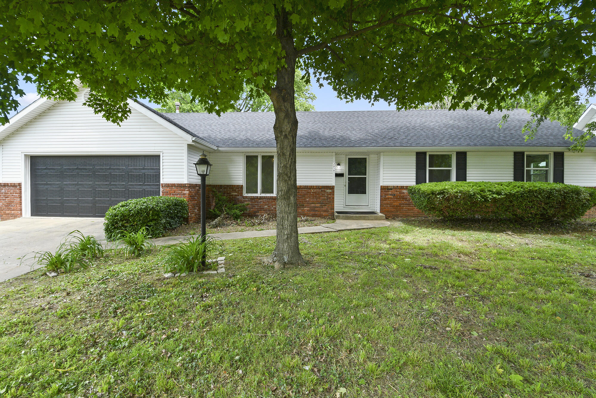 2658 South Hillsboro Property Photo 1