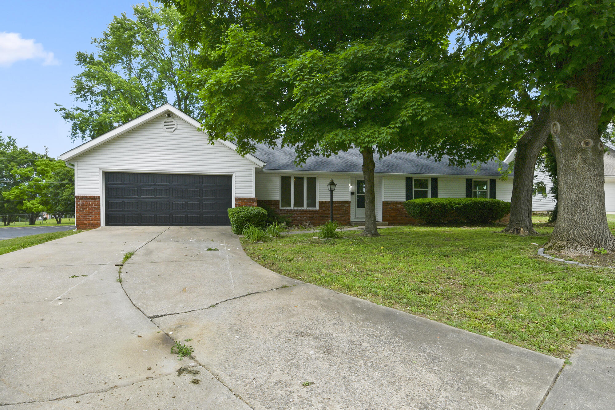 2658 South Hillsboro Property Photo 5