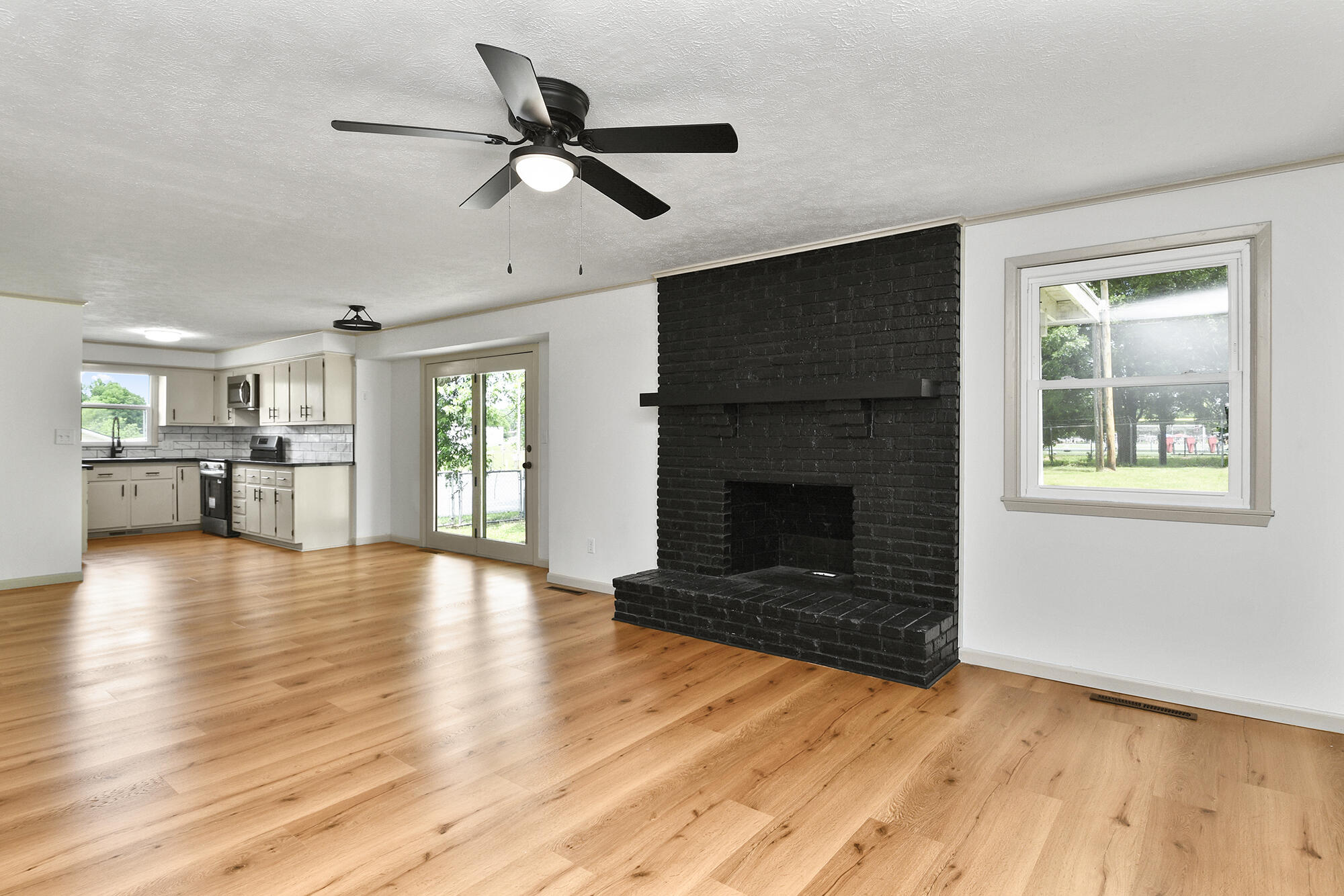 2658 South Hillsboro Property Photo 8