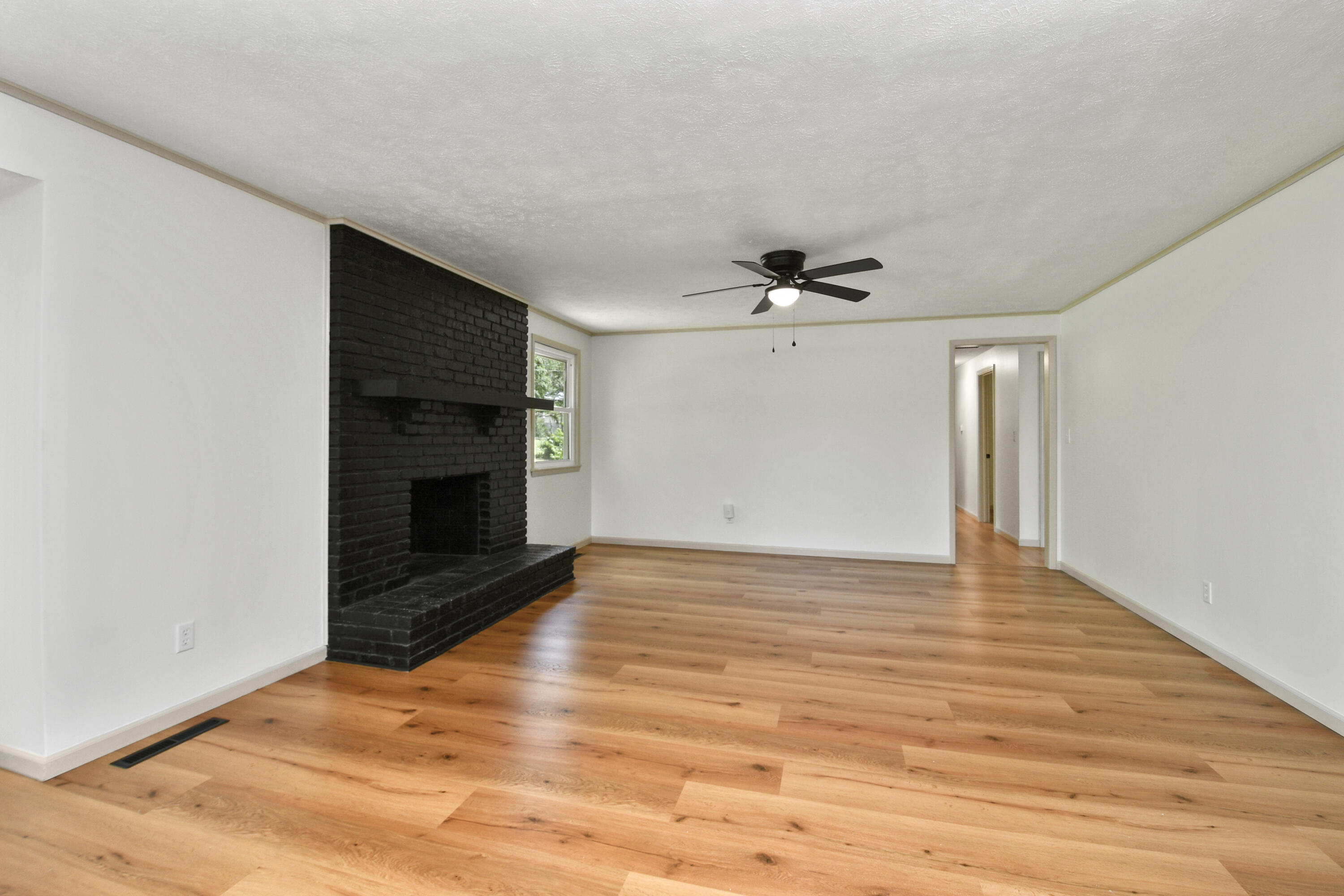 2658 South Hillsboro Property Photo 9