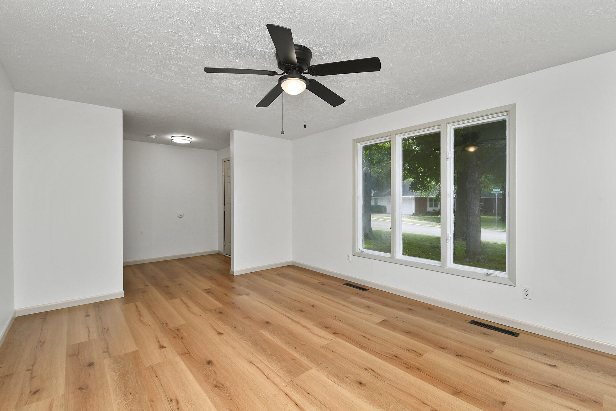 2658 South Hillsboro Property Photo 12