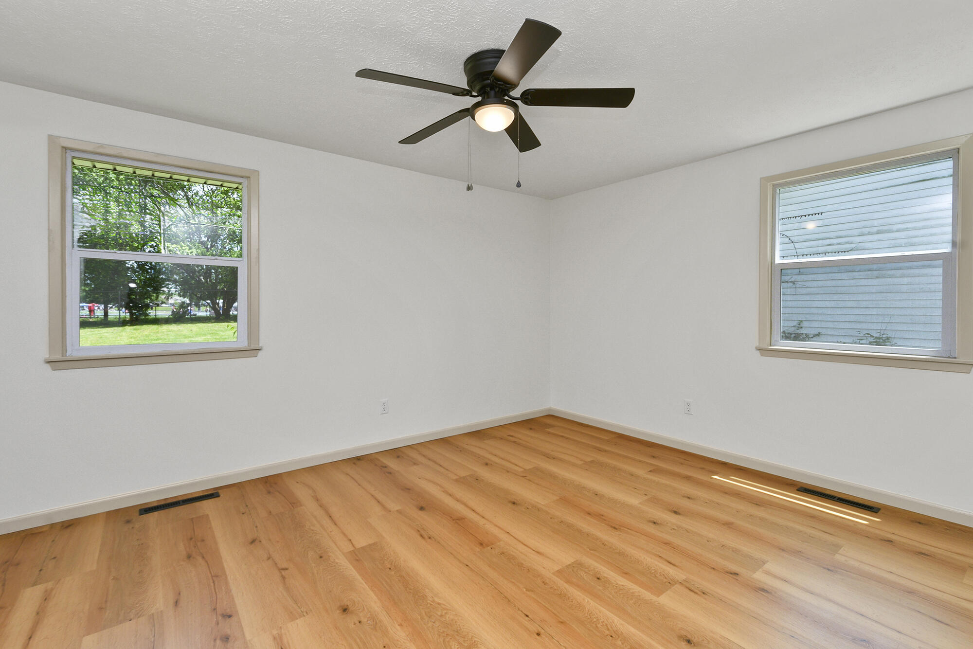 2658 South Hillsboro Property Photo 20