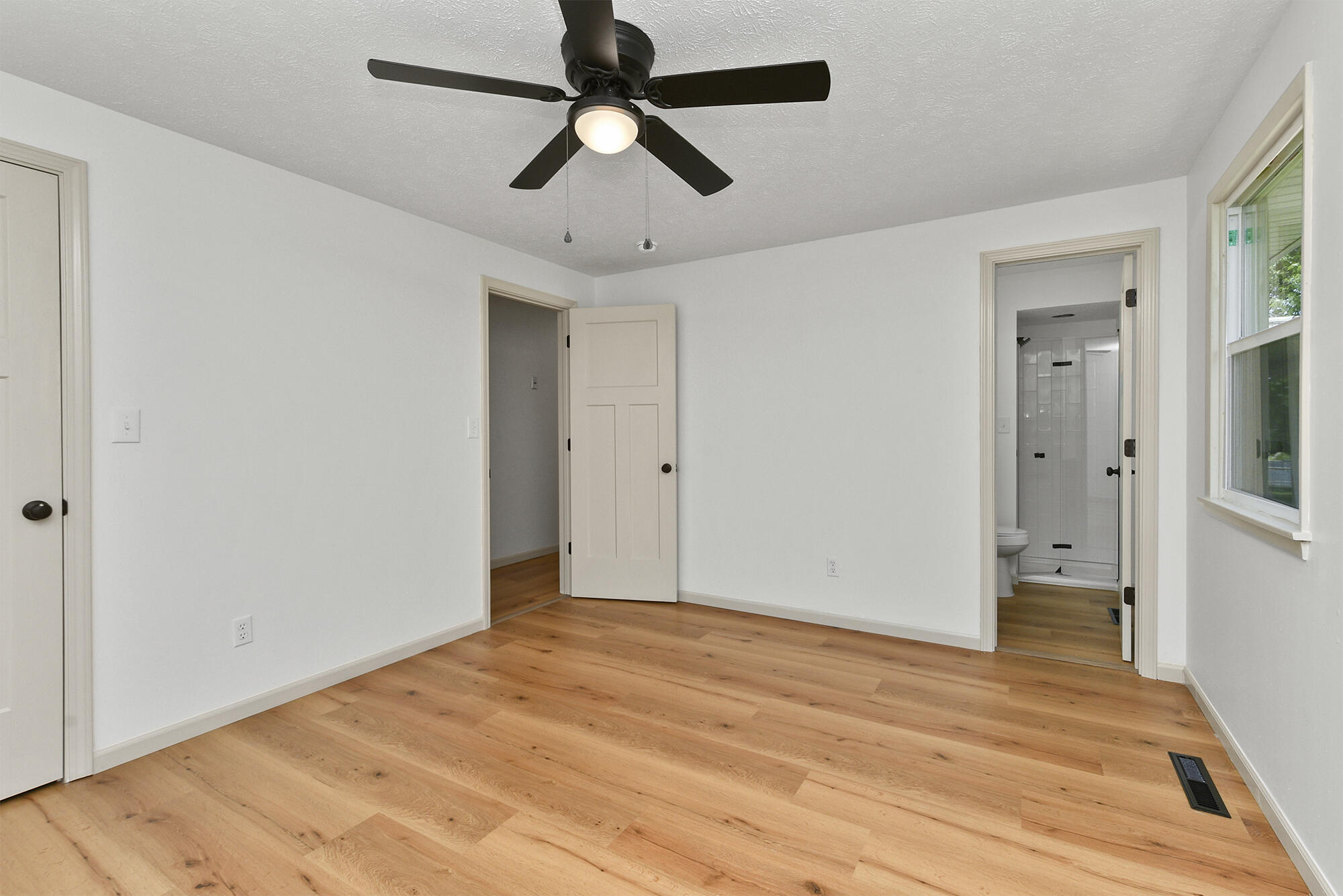 2658 South Hillsboro Property Photo 21