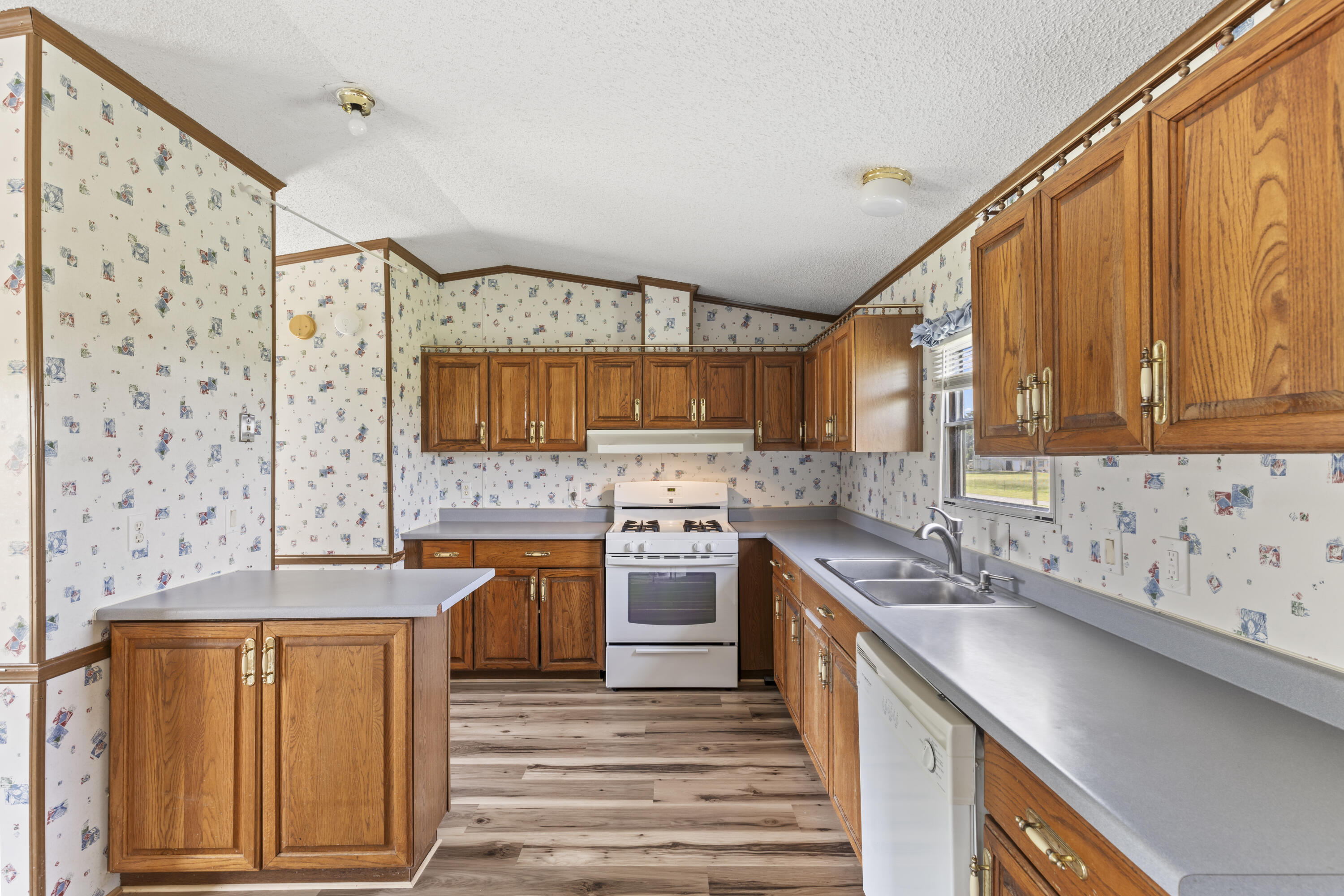 13646 East Mission Road Property Photo 17