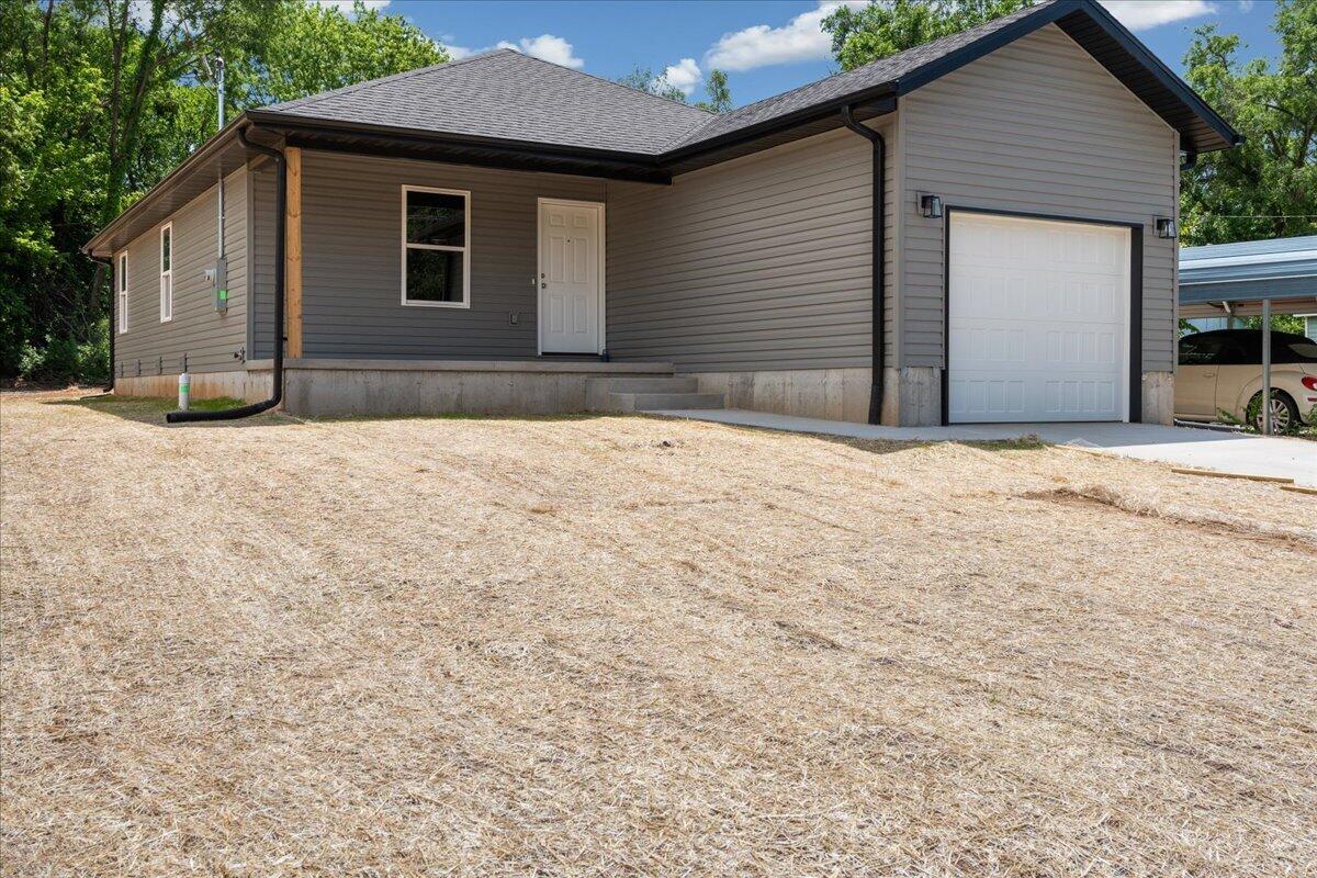 1052 South Overhill Avenue Property Photo 2