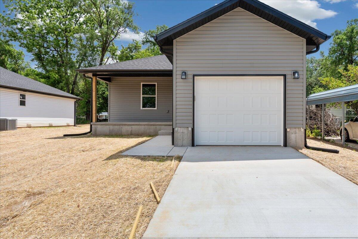 1052 South Overhill Avenue Property Photo 3