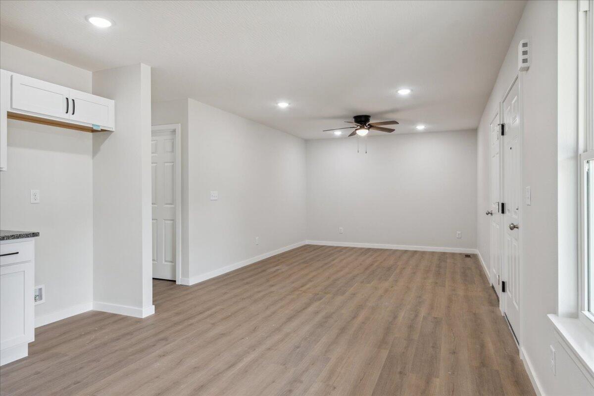 1052 South Overhill Avenue Property Photo 6