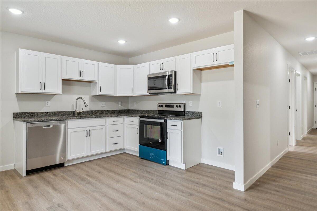 1052 South Overhill Avenue Property Photo 8