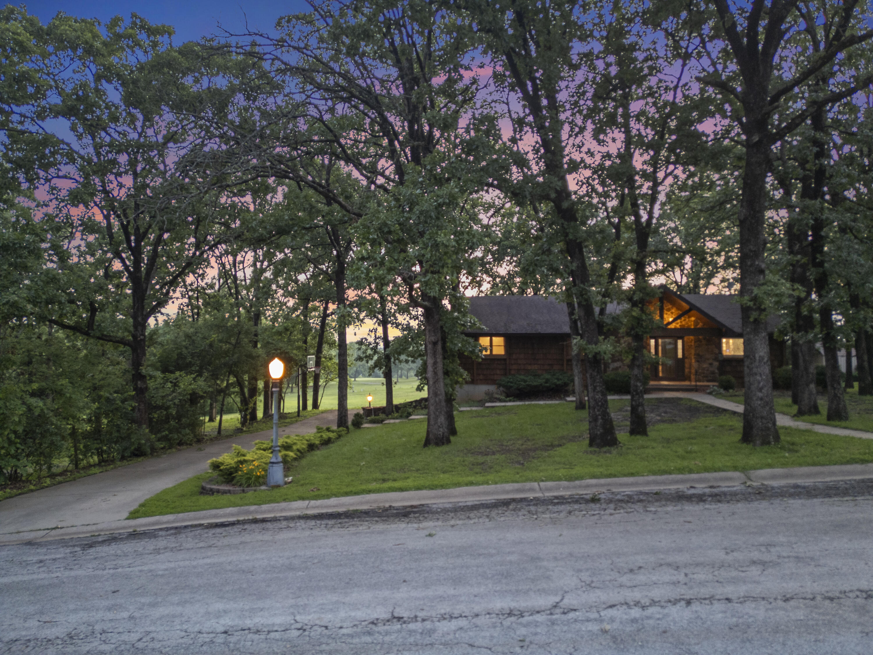 1004 White Oak Property Photo 2