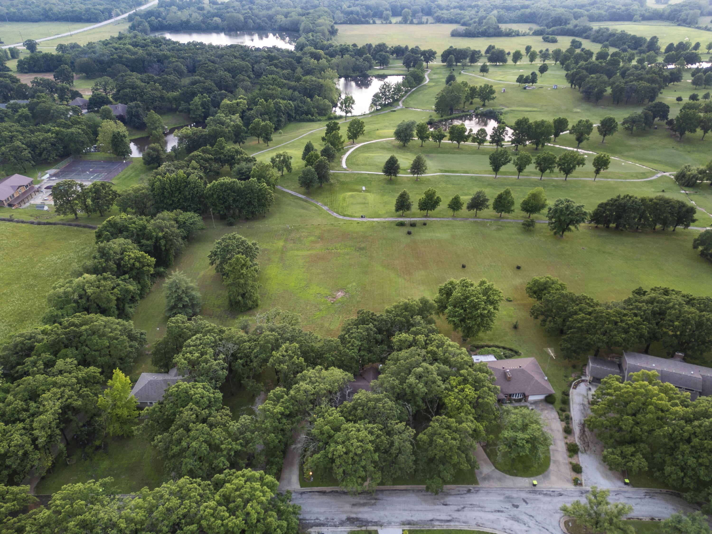1004 White Oak Property Photo 4
